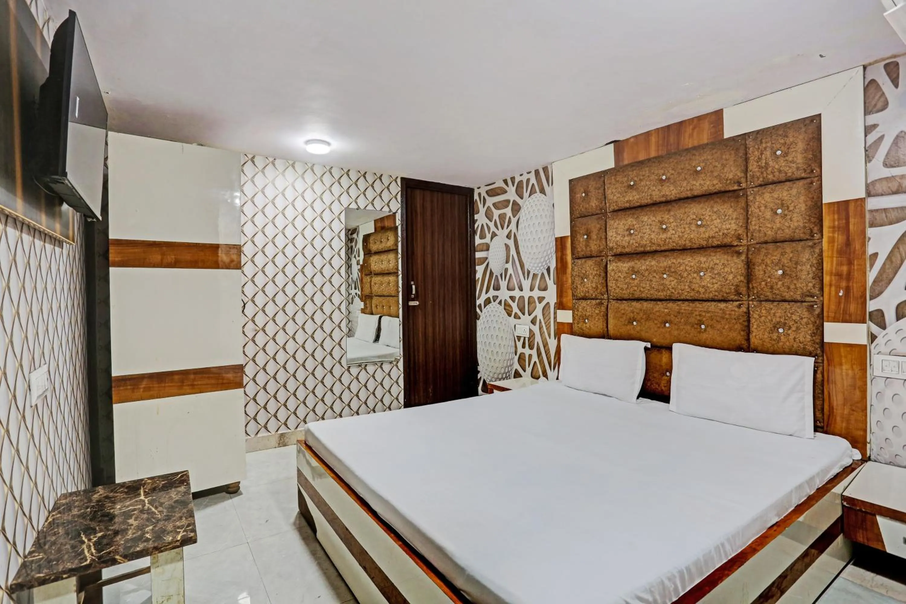 Bedroom, Bed in Hotel O Saffron Night Stay
