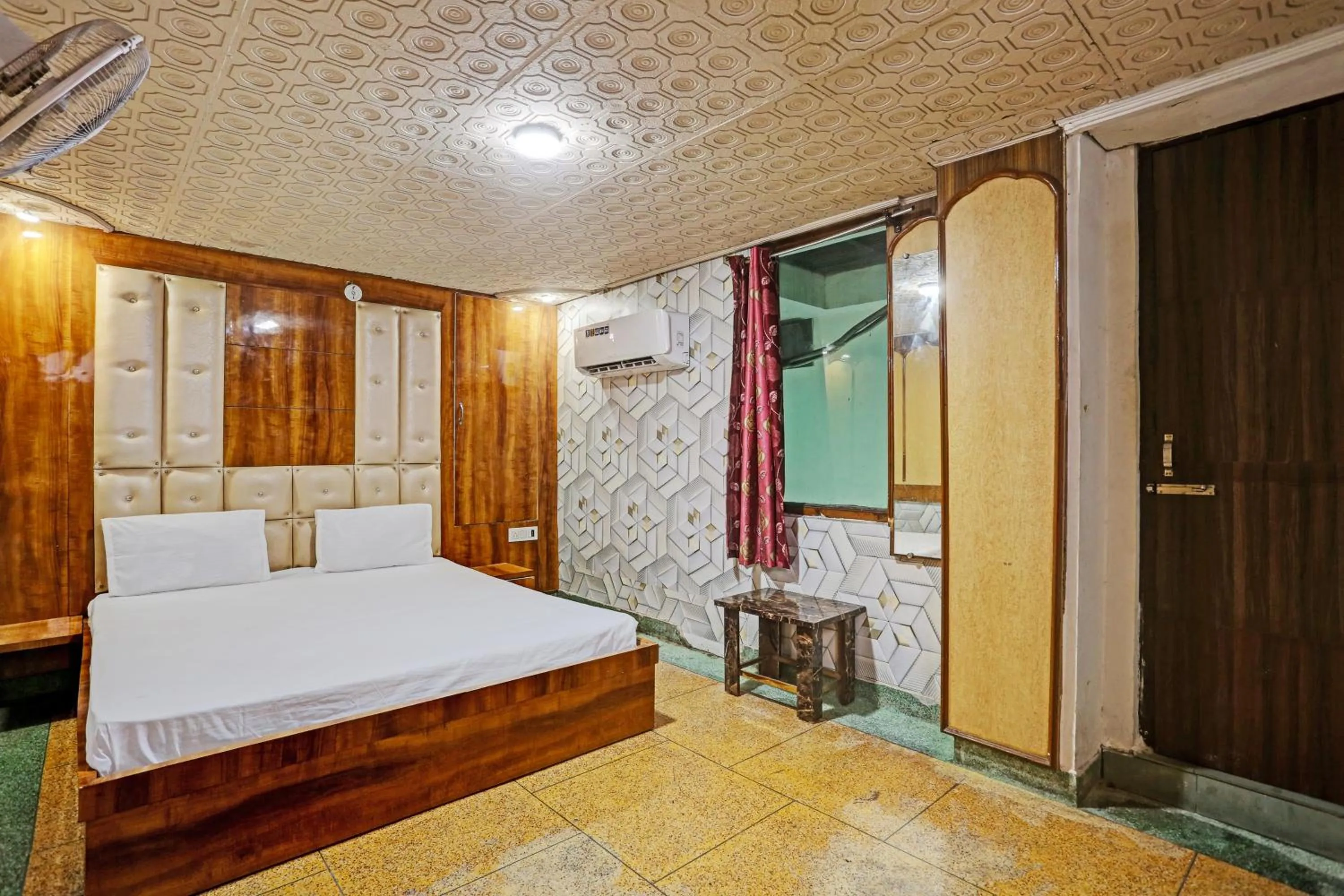 Bedroom, Bed in Hotel O Saffron Night Stay