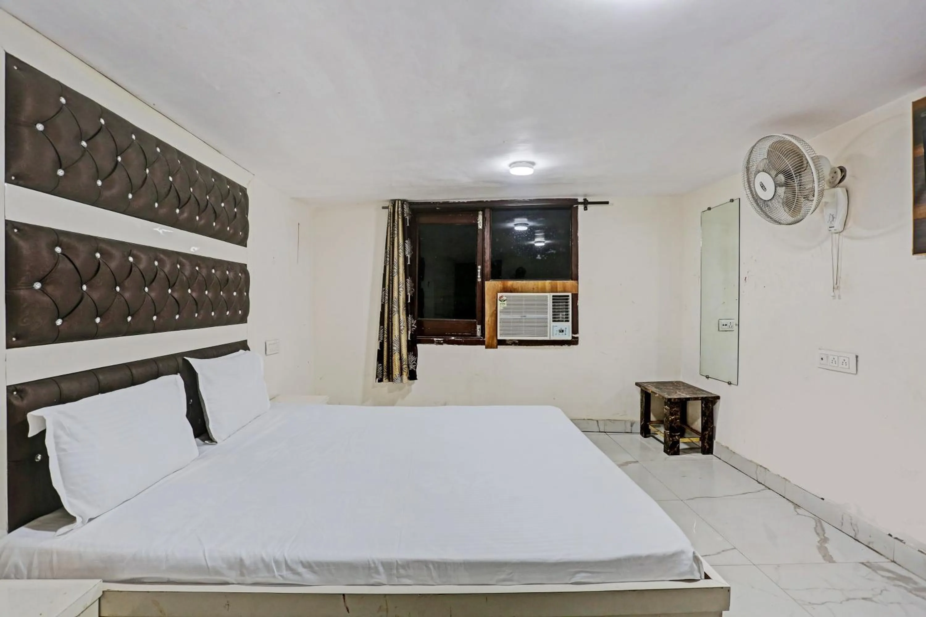 Bedroom, Bed in Hotel O Saffron Night Stay