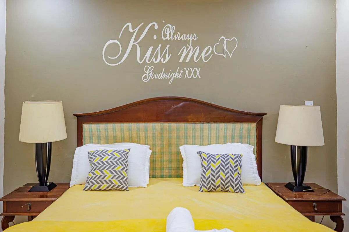 Bedroom, Bed in Ocean Villa Heights