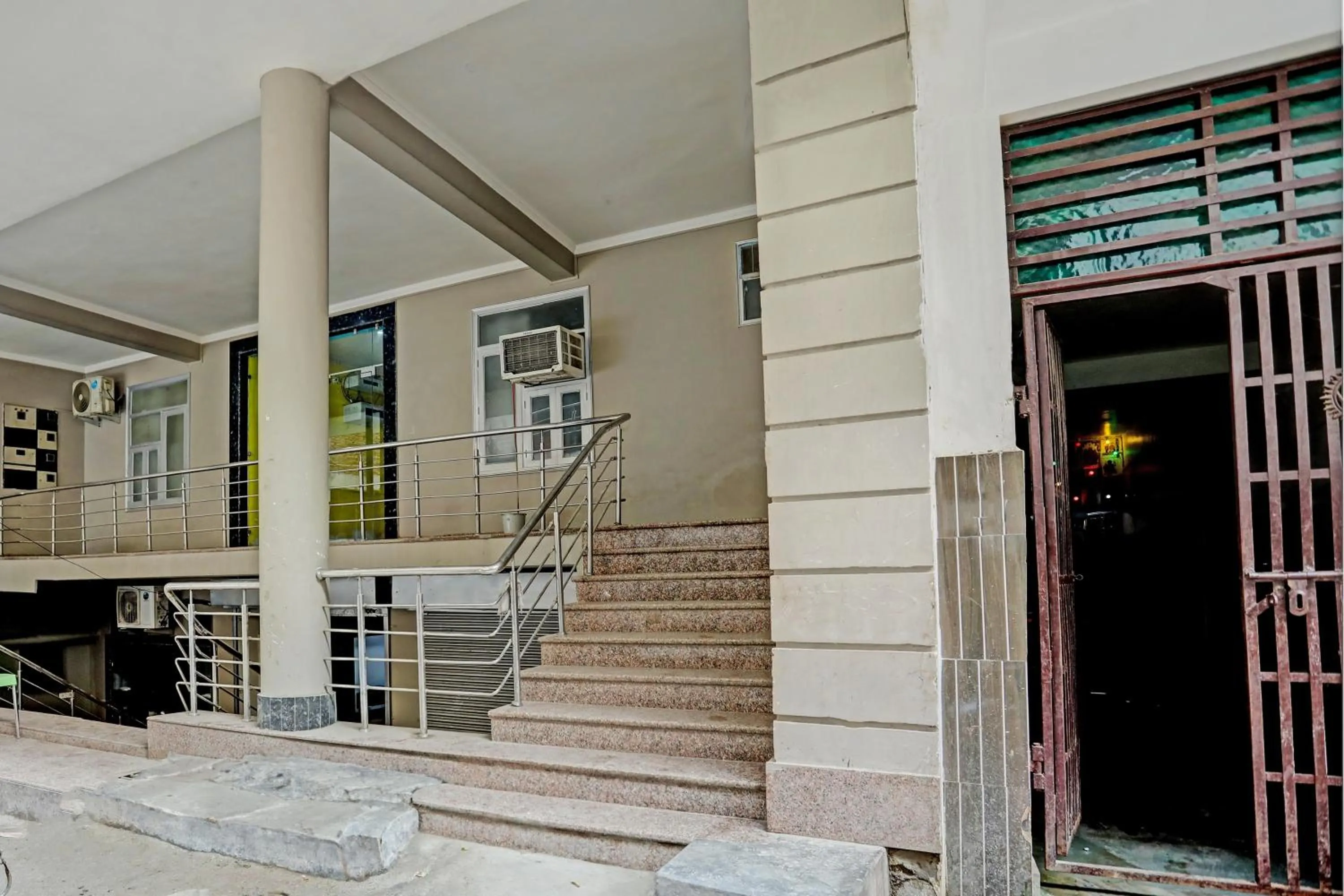 Facade/entrance in Hotel O Wamson Alpha Co living Stays