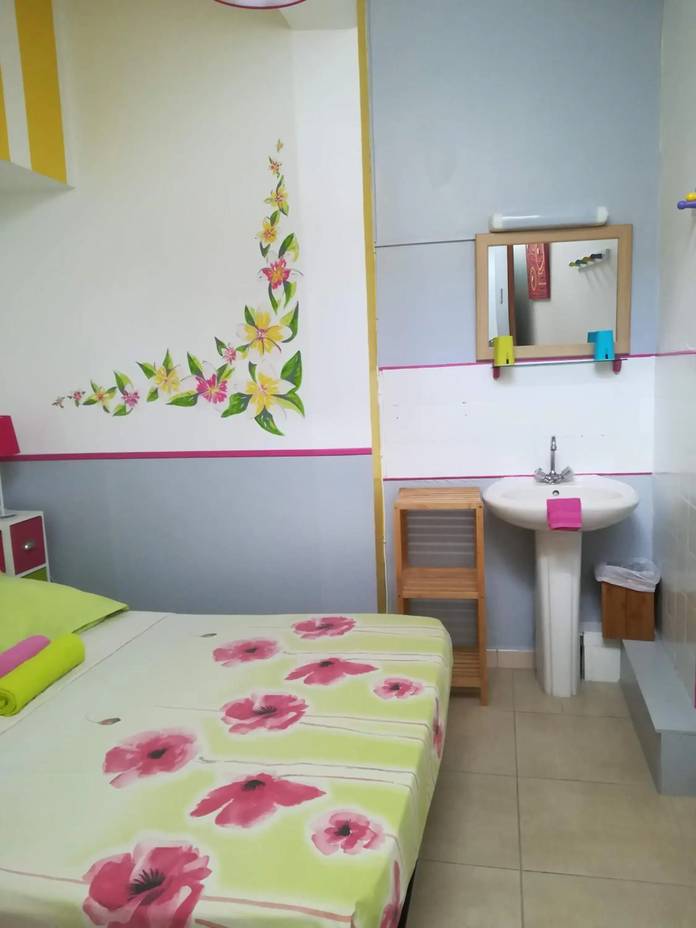 Cabin Room with Roof Skylight - single occupancy in Hotel De la Plage Cabin Room with Roof Skylight - single occupancy in Hotel De la Plage