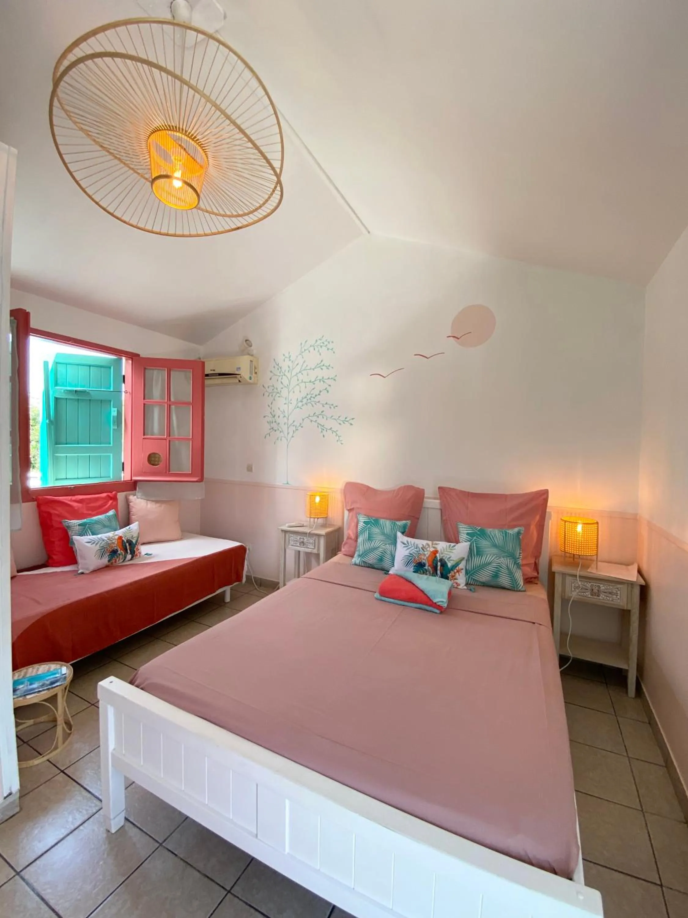 Photo of the whole room, Bed in Hotel De la Plage