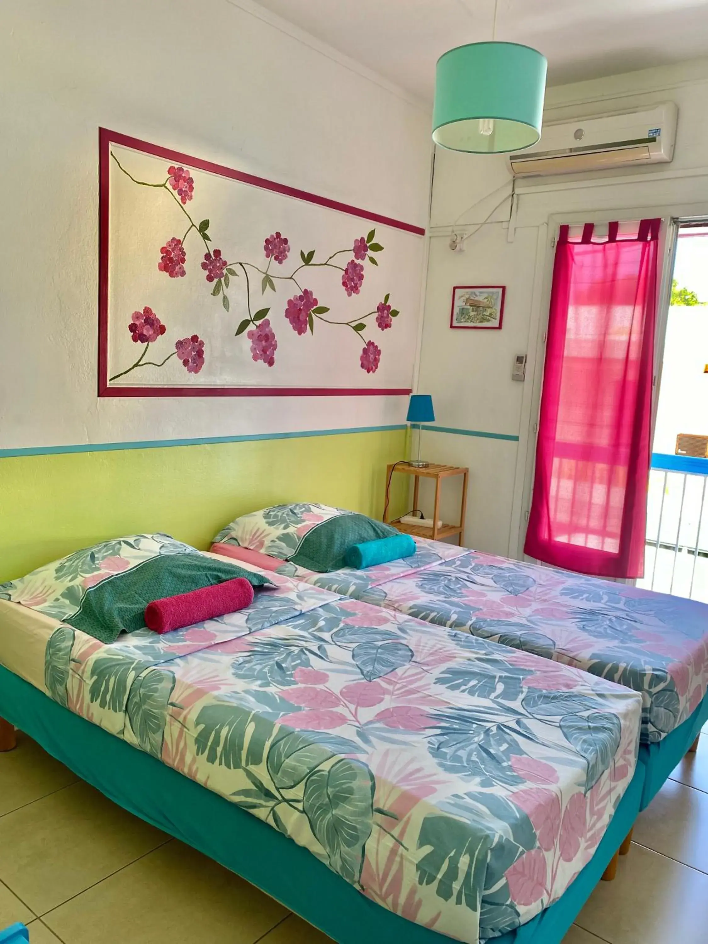 Twin Room with Shared Bathroom - single occupancy in Hotel De la Plage Twin Room with Shared Bathroom - single occupancy in Hotel De la Plage