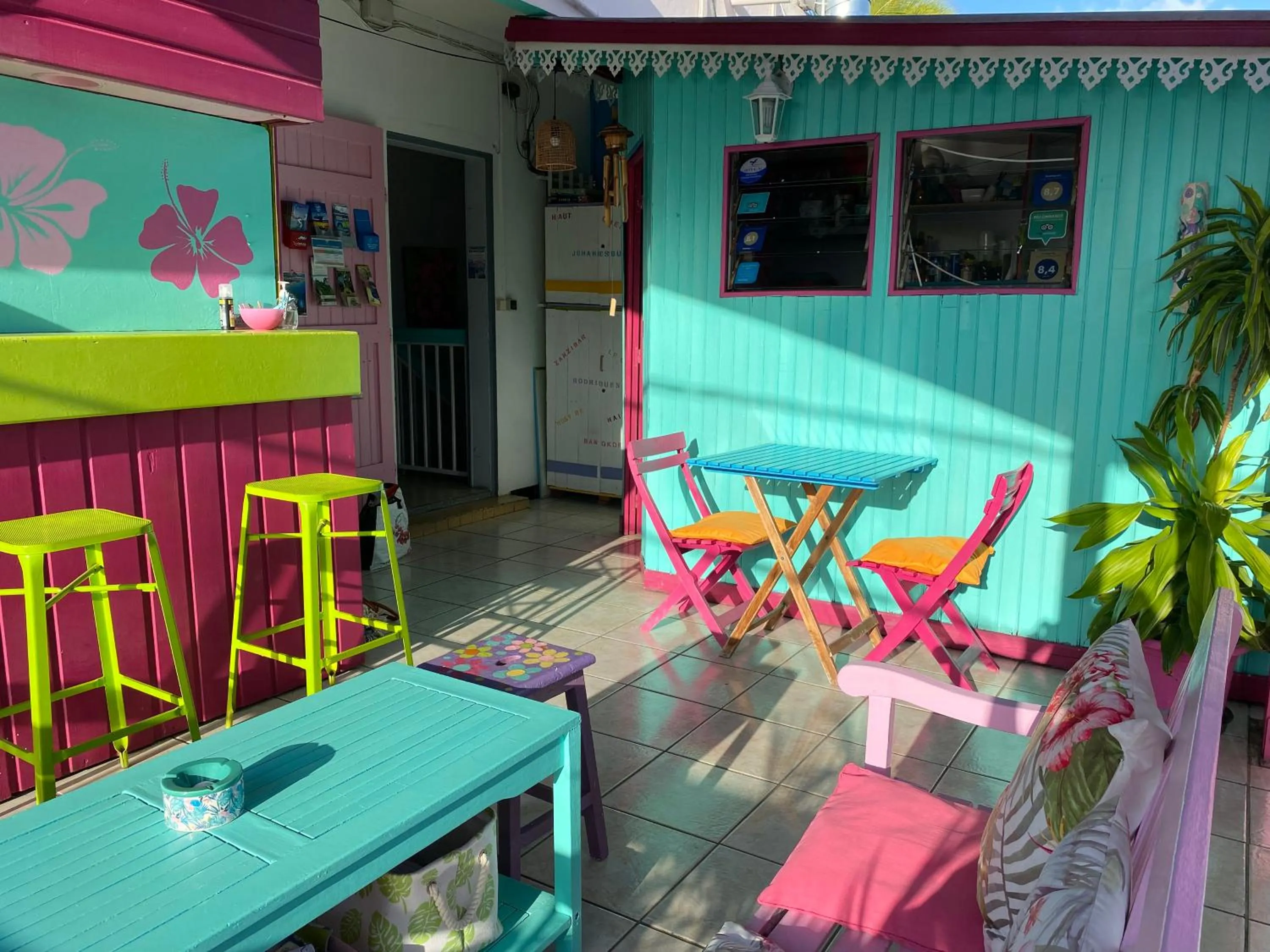 Communal kitchen in Hotel De la Plage