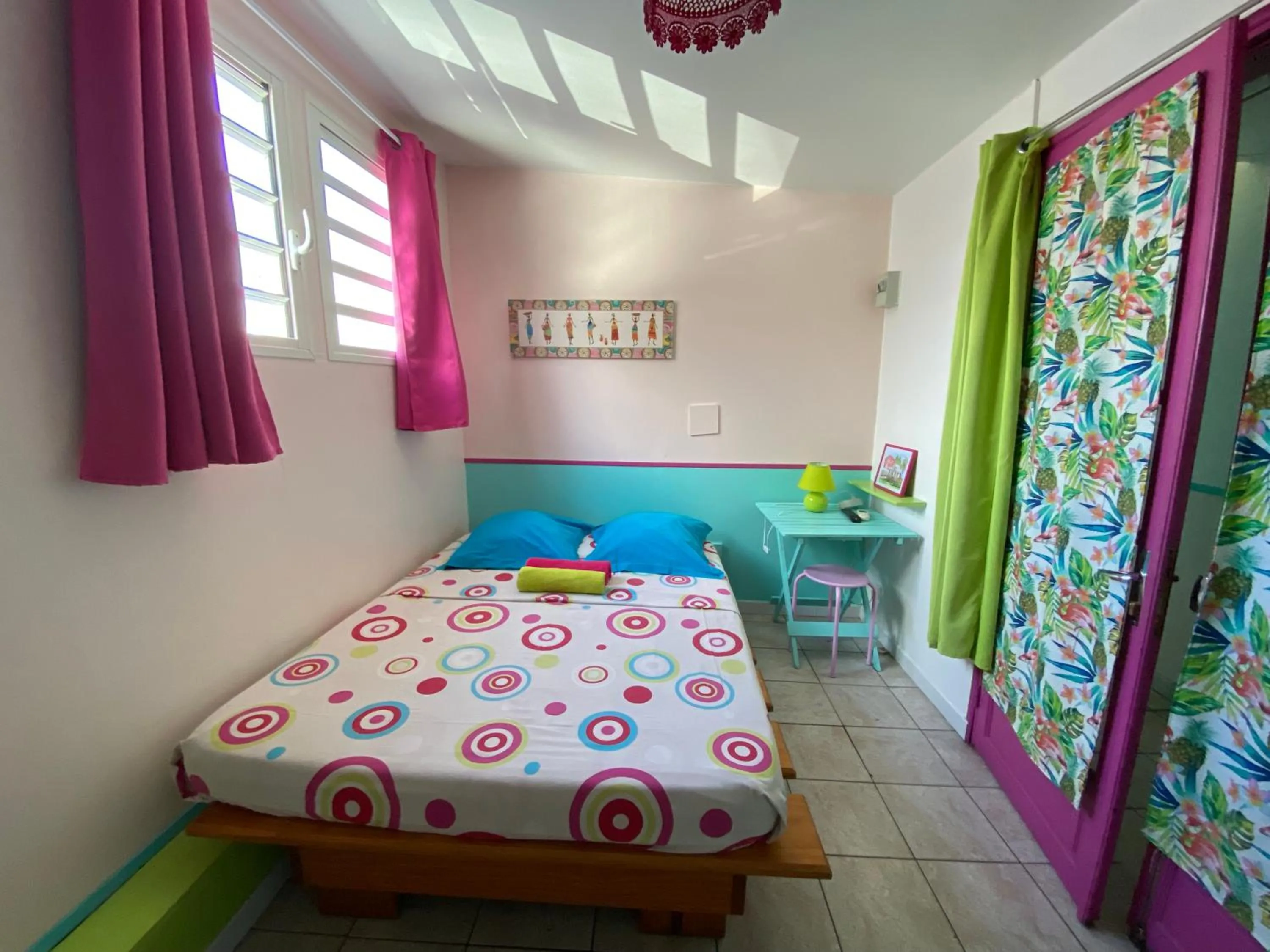 Photo of the whole room, Bed in Hotel De la Plage