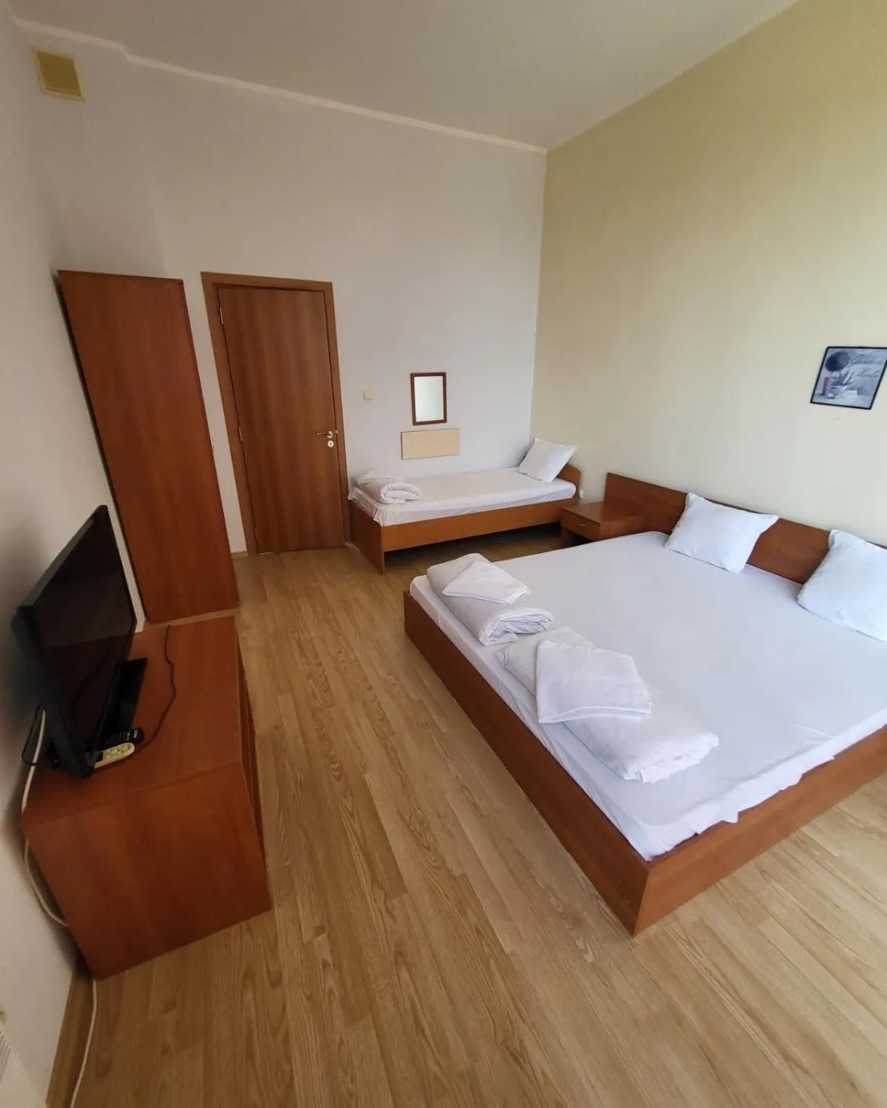 TV and multimedia, Bed in Provans famili hotel