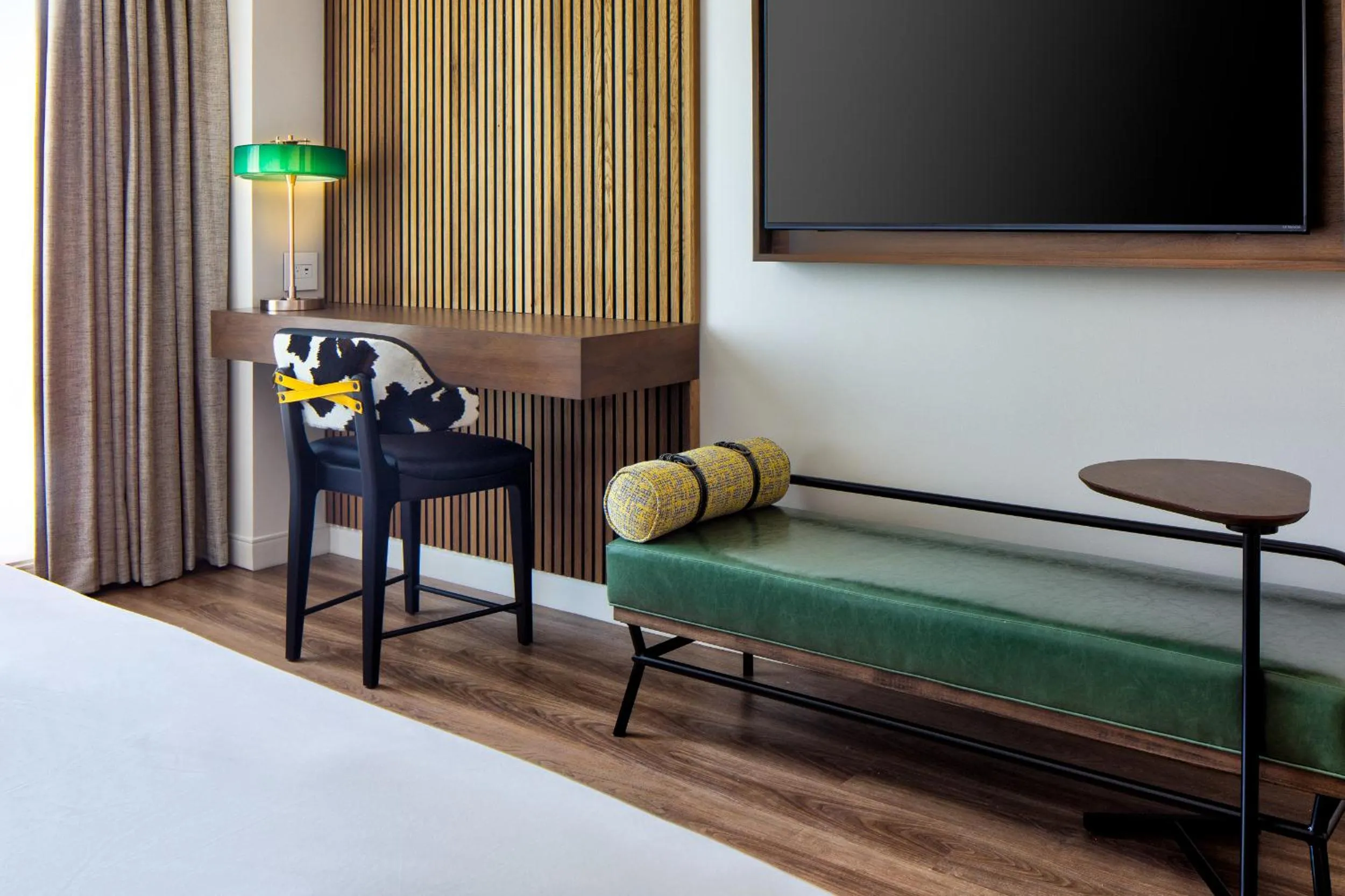 Property building, Bed in Le Meridien Fort Worth Downtown