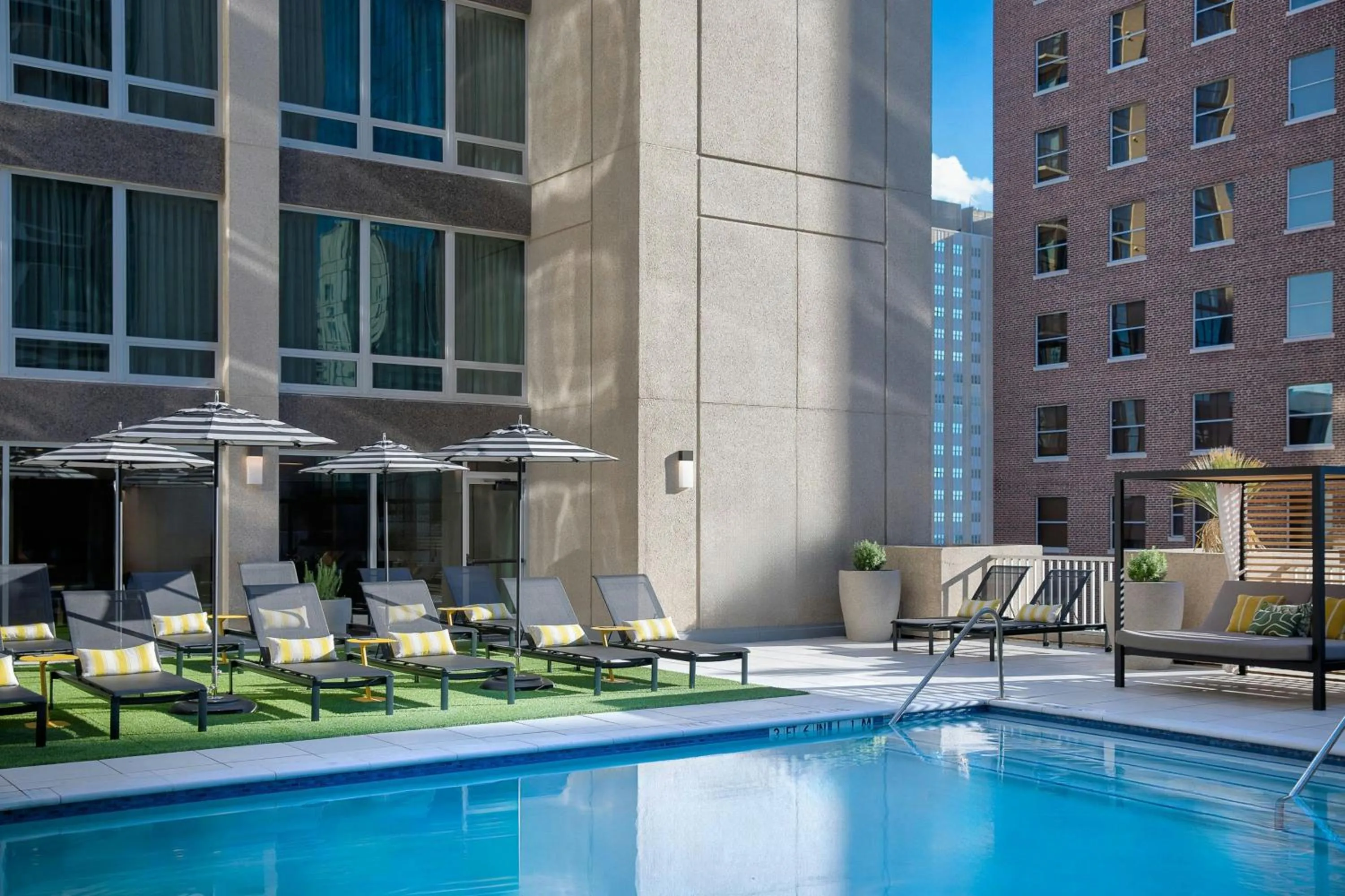 Swimming pool in Le Meridien Fort Worth Downtown