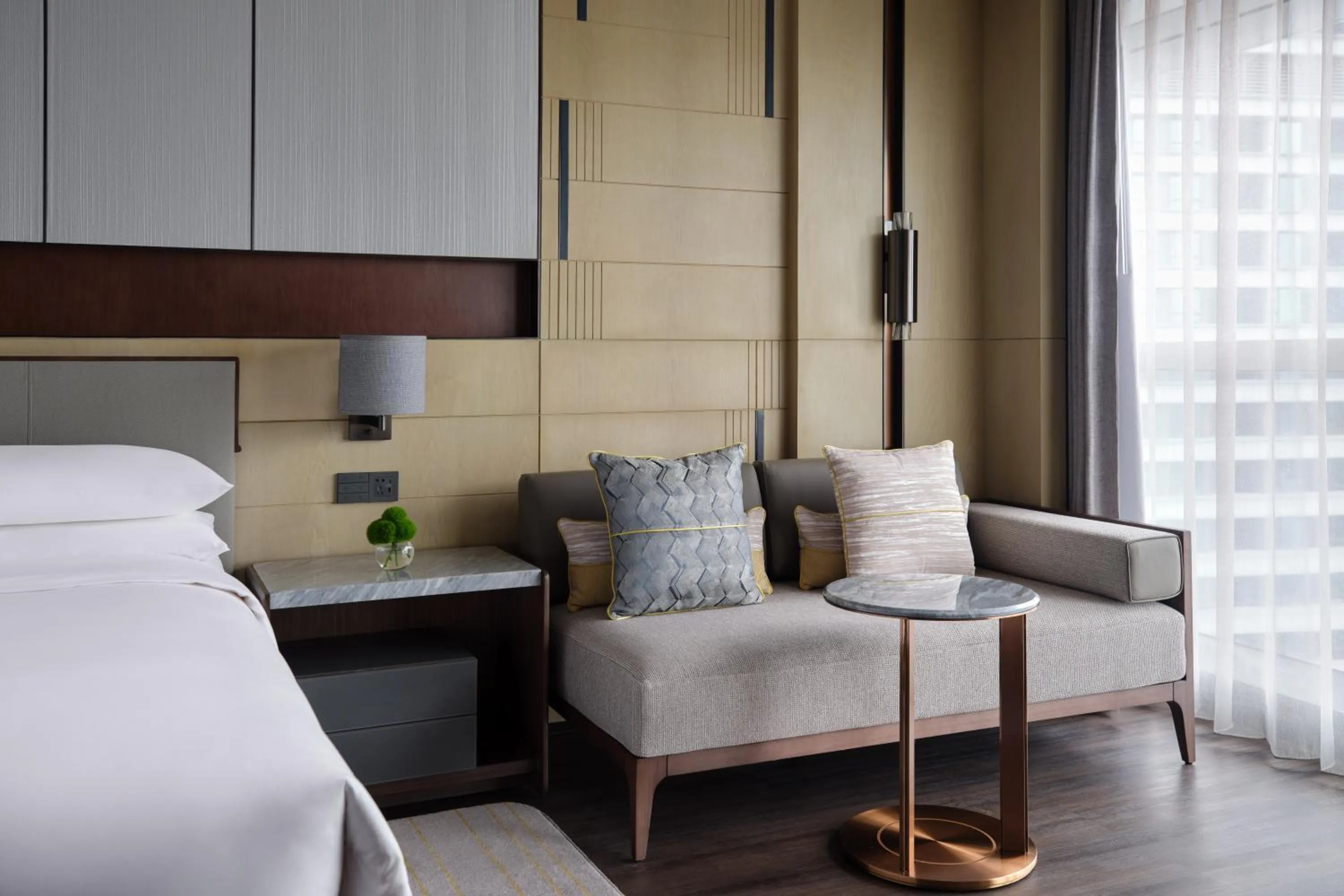 Seating area, Bed in Zhuhai Marriott Hotel Jinwan