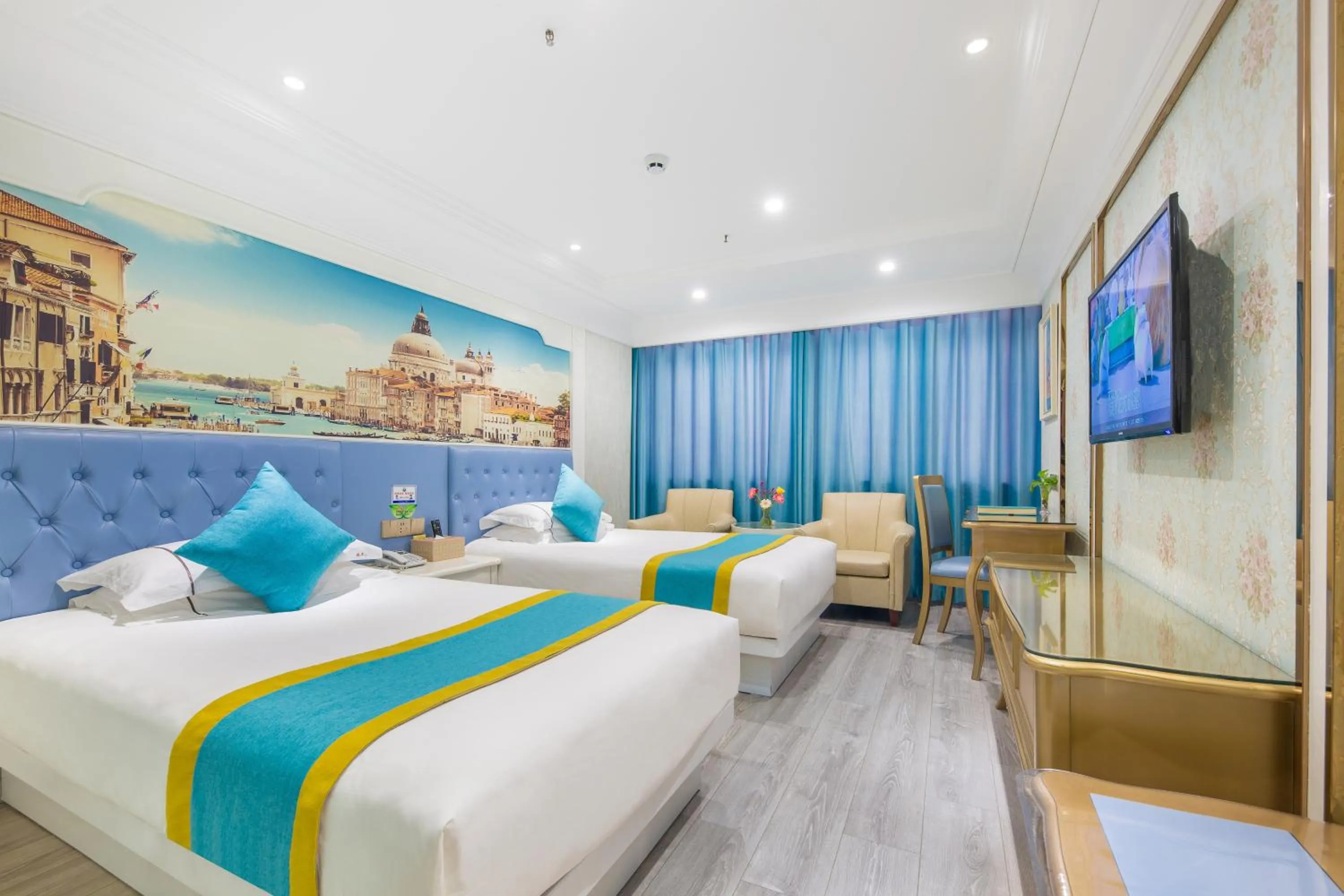 Communal lounge/ TV room, Bed in Yiwu Defeng Hotel