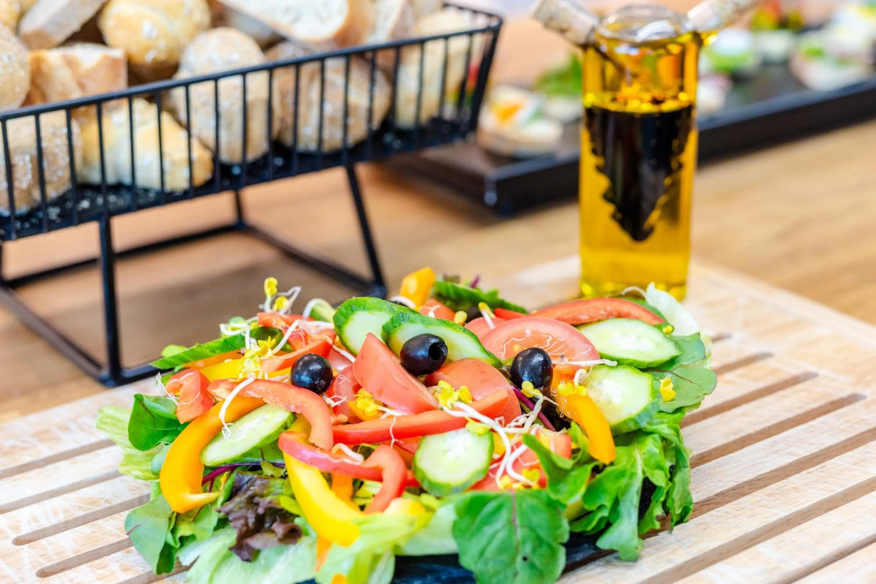 Restaurant/places to eat in Hotel Active Stadium