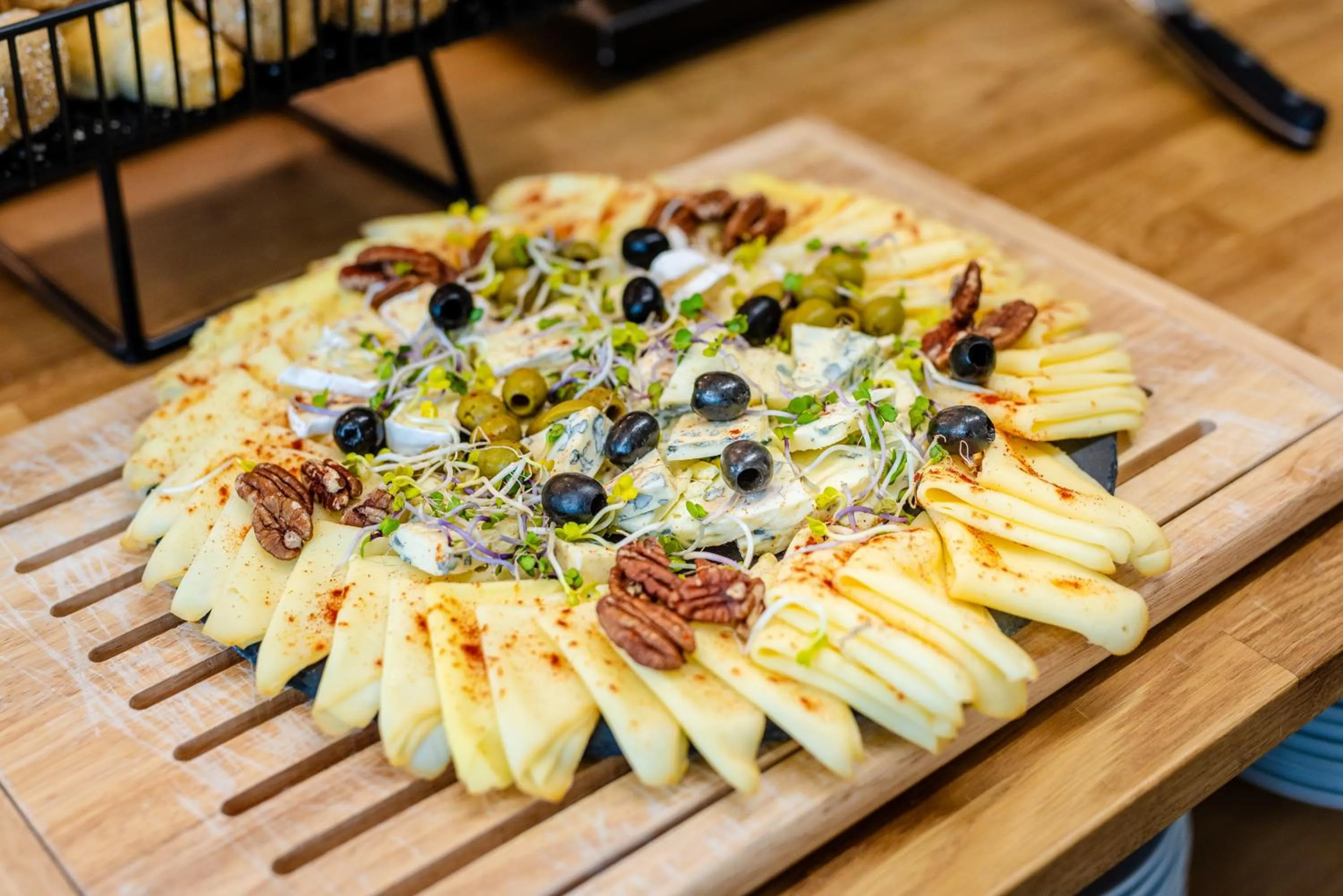 Restaurant/places to eat in Hotel Active Stadium