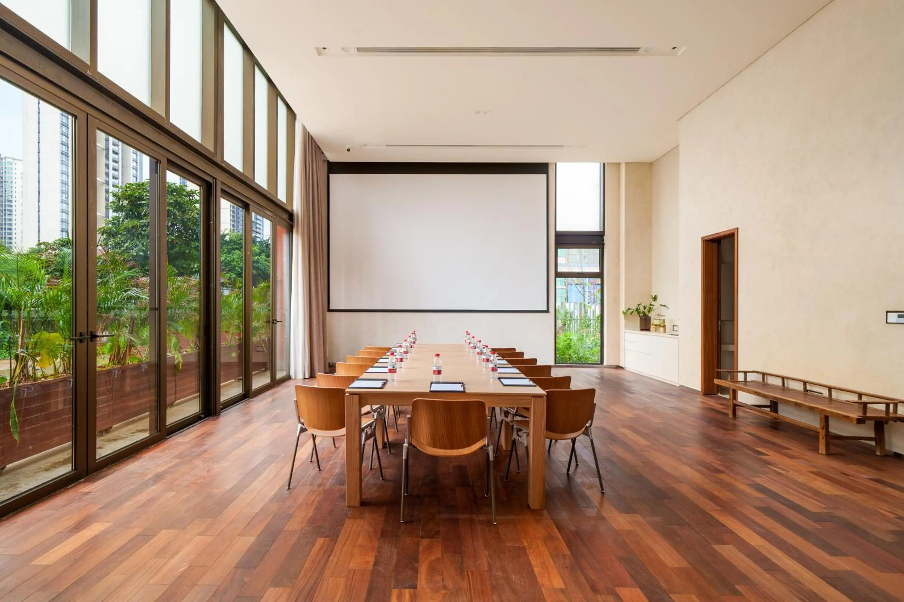 Meeting/conference room in Wutong Hotel Apartment Bao'an Center