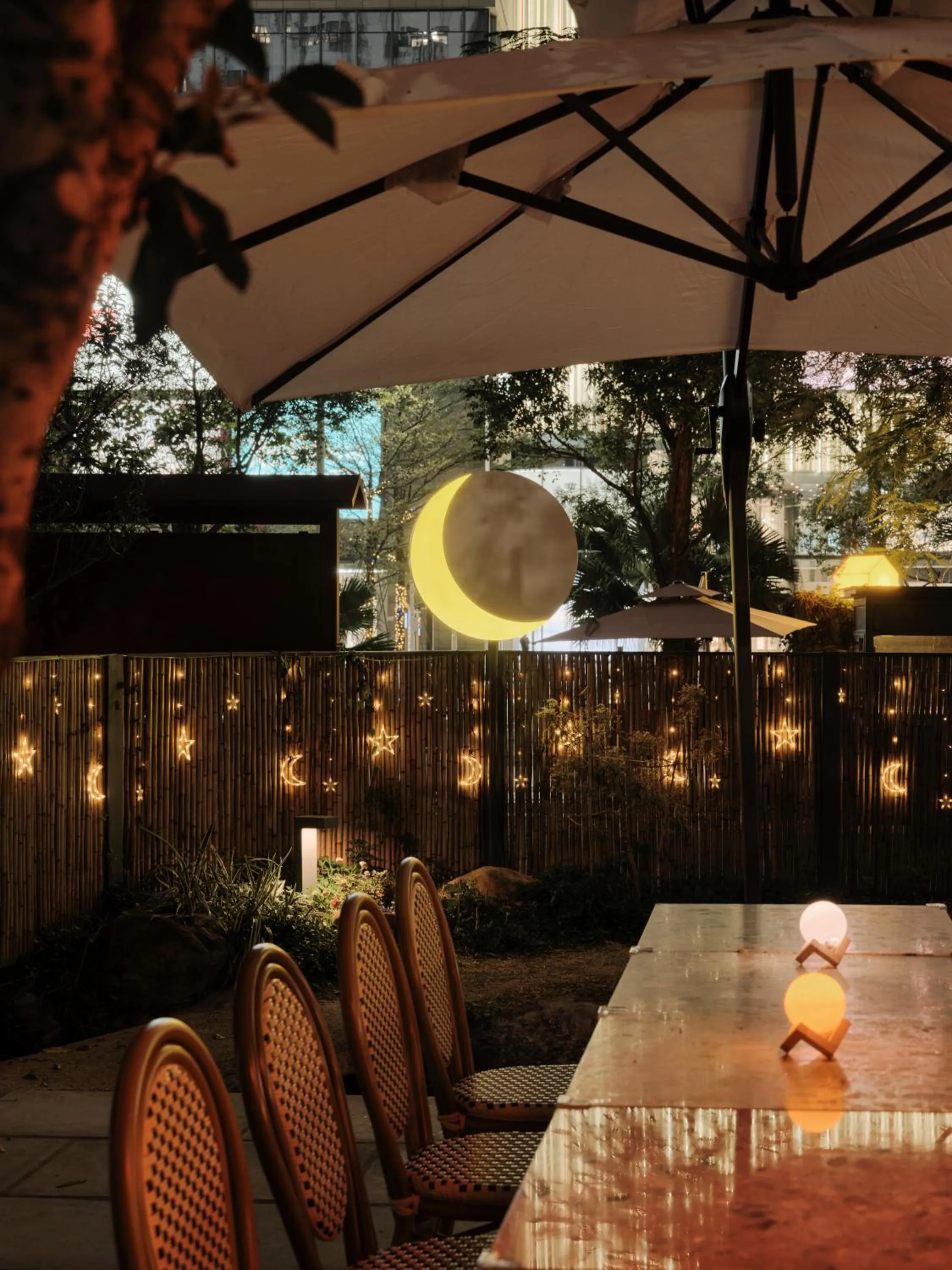 Restaurant/places to eat in Wutong Hotel Apartment Bao'an Center