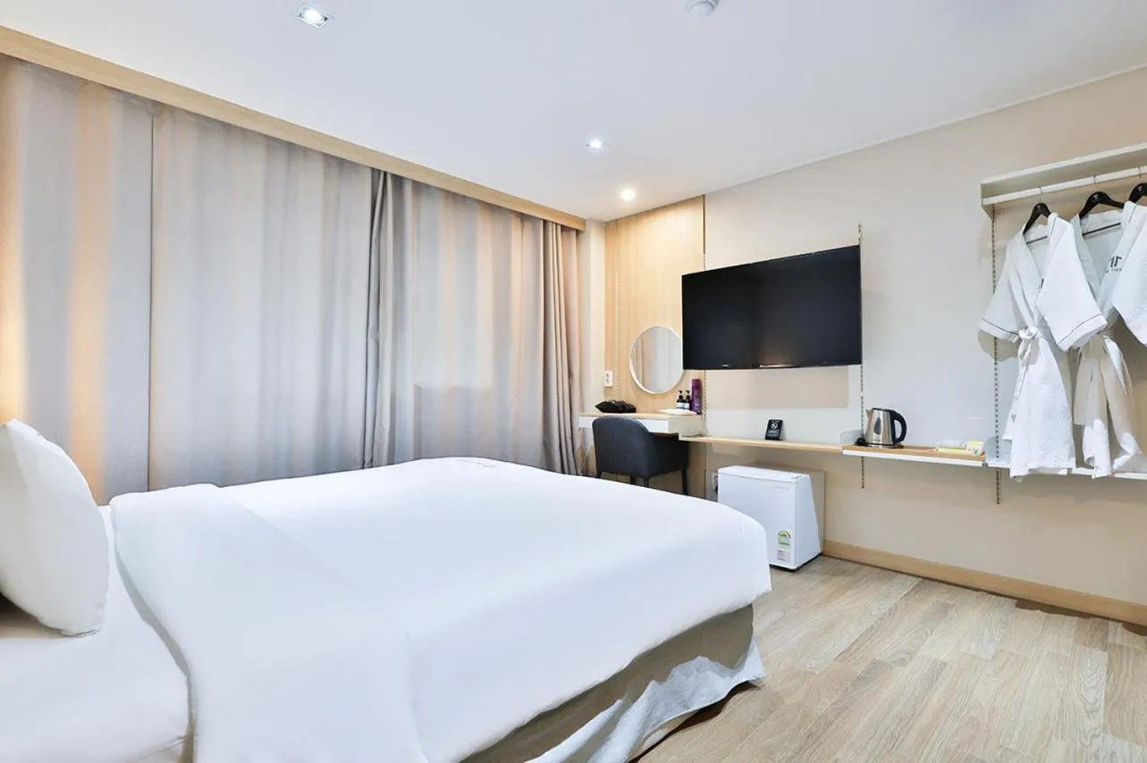 Bedroom, Bed in The First Hotel