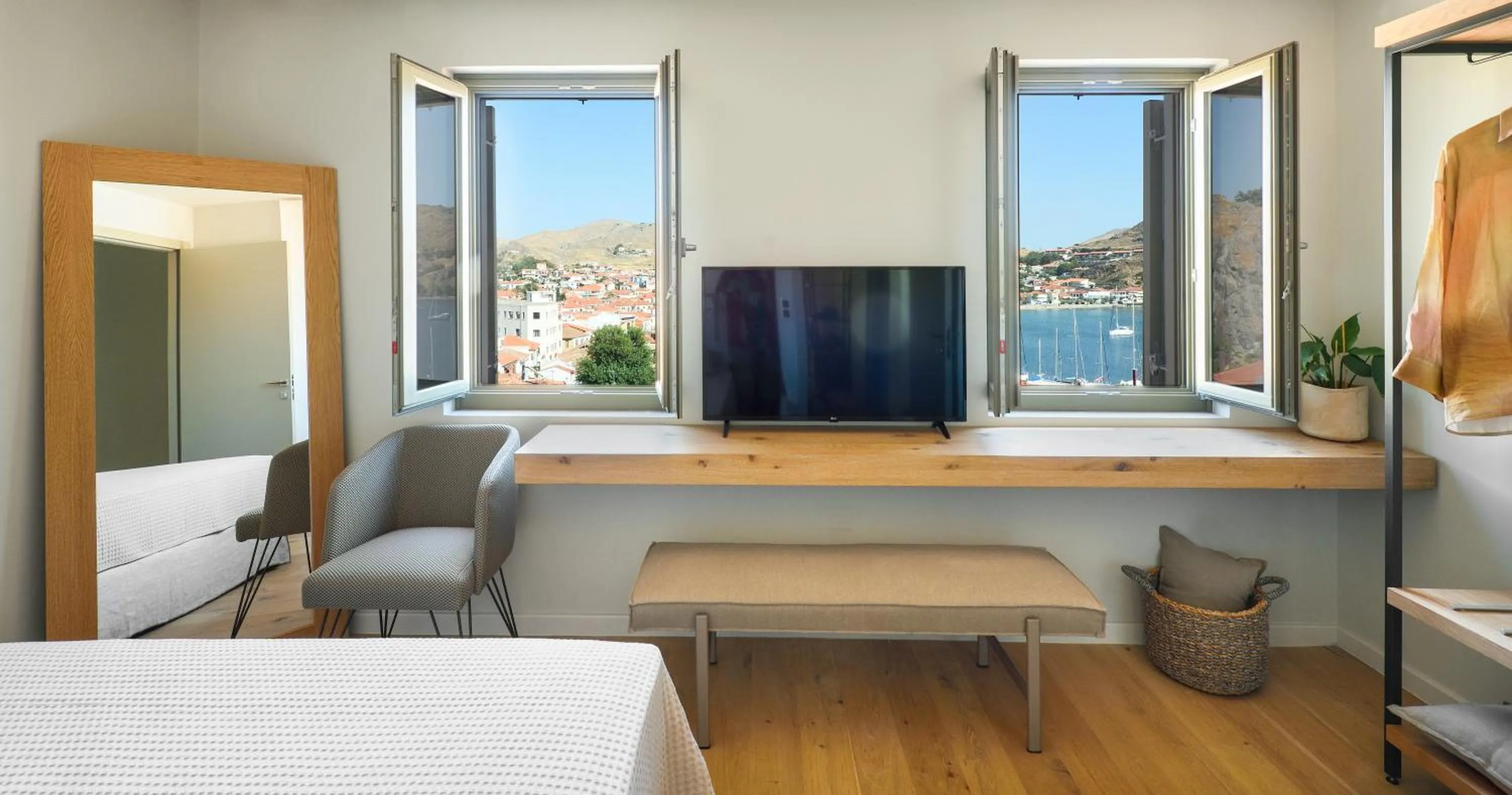 TV and multimedia, Bed in Kale Alti residences