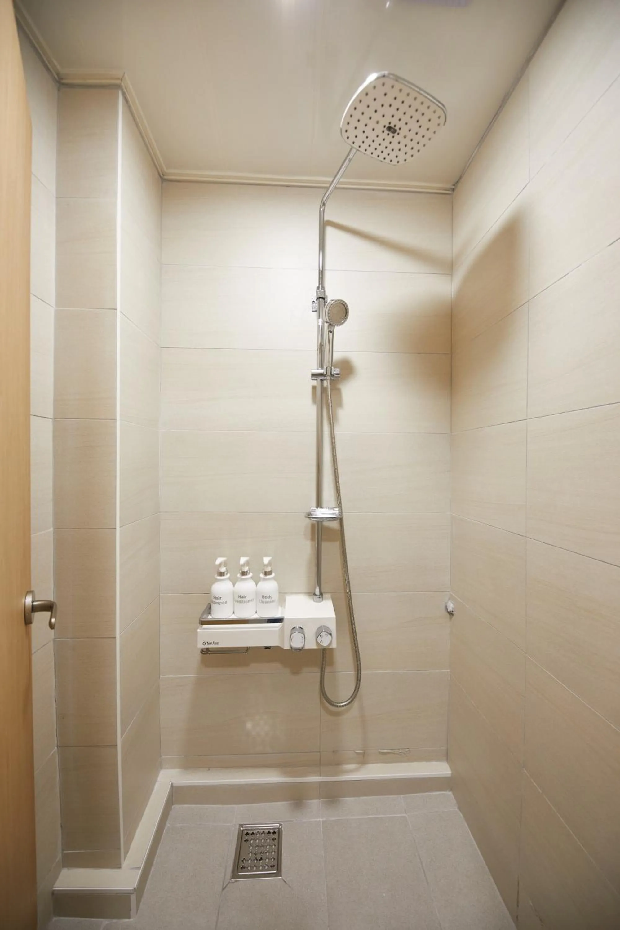 Shower in 123 Hostel