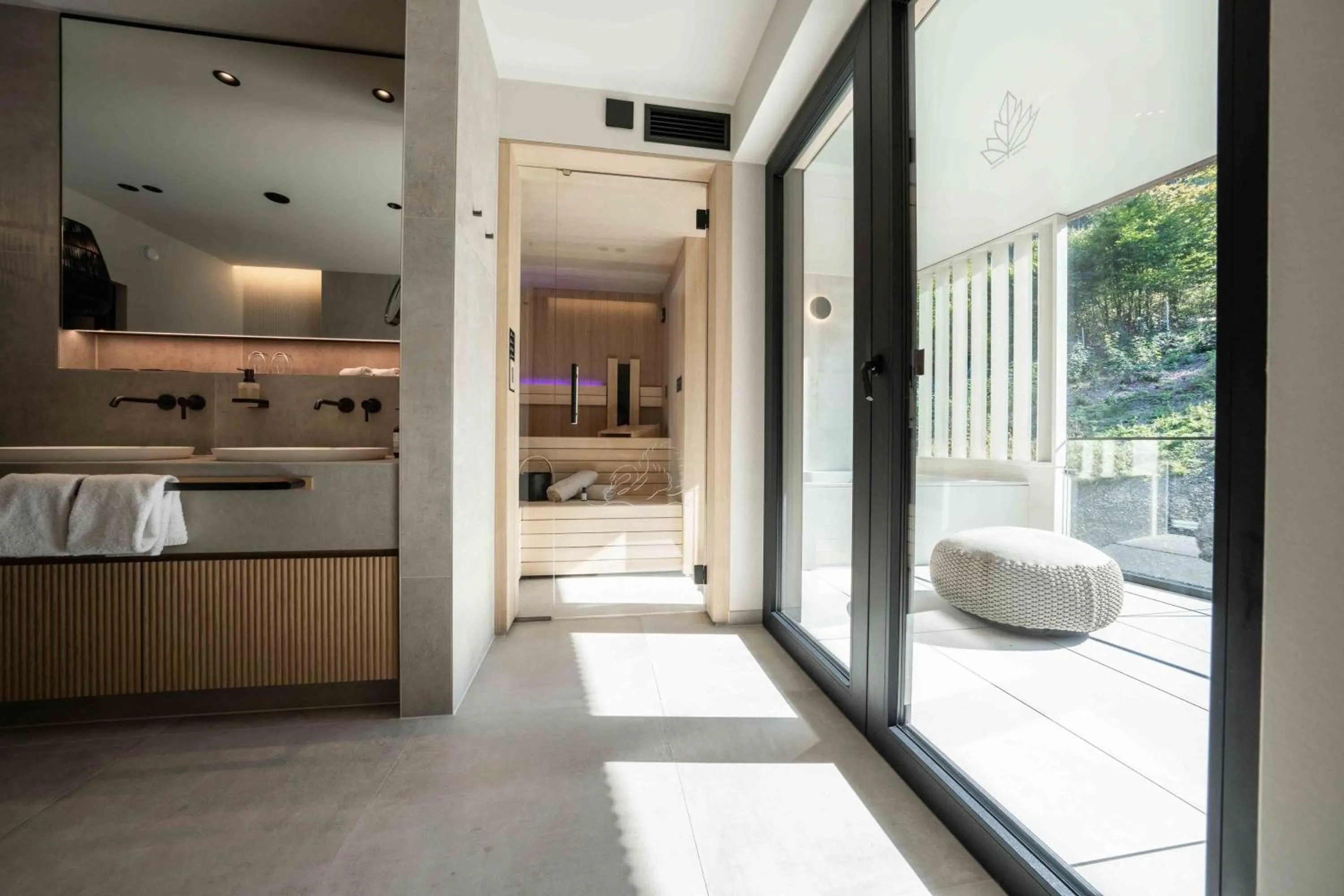 Bathroom, Bed in Hotel & Spa Suiten FreiWerk