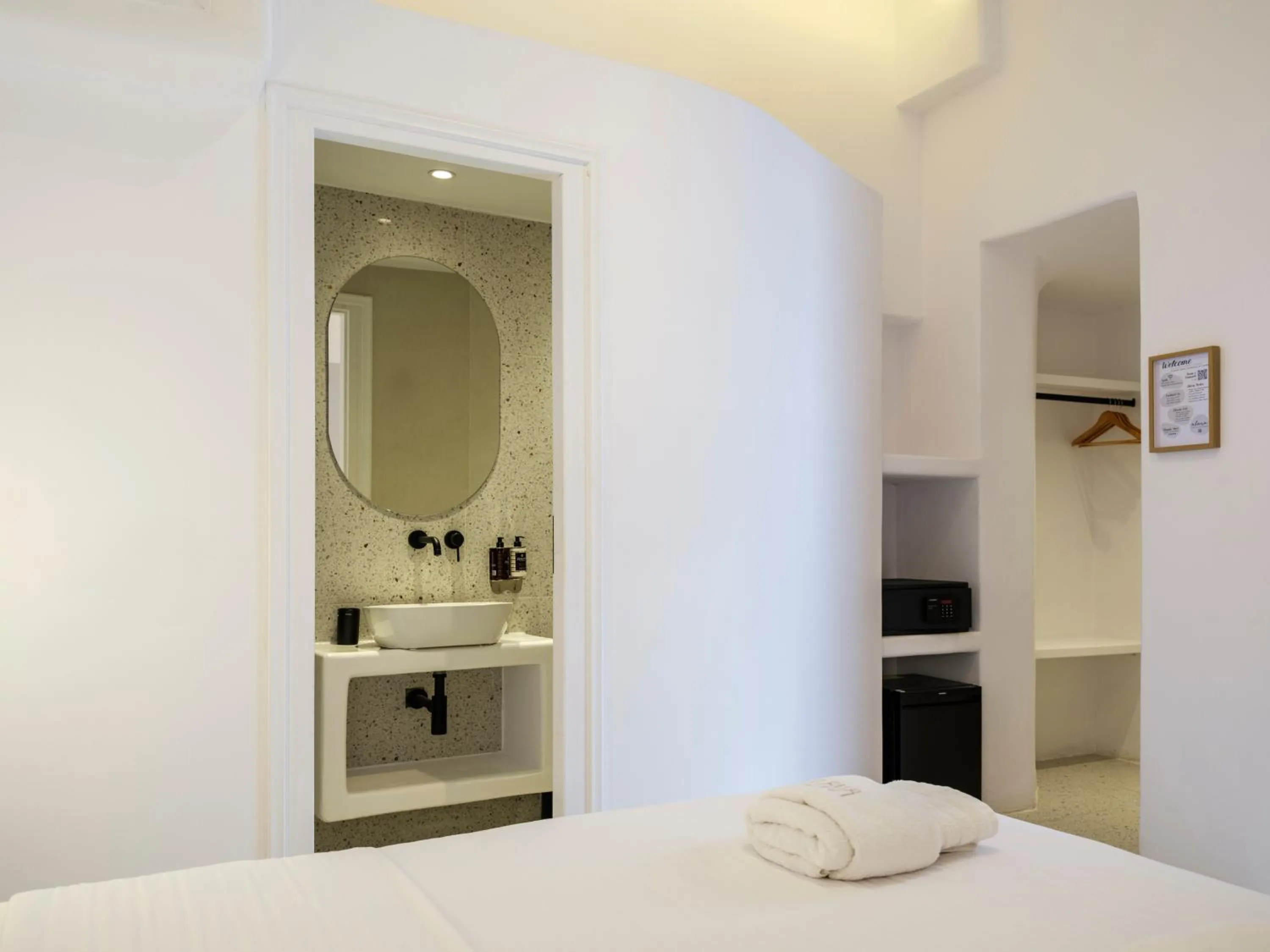 Bedroom, Bed in Alana Mykonos