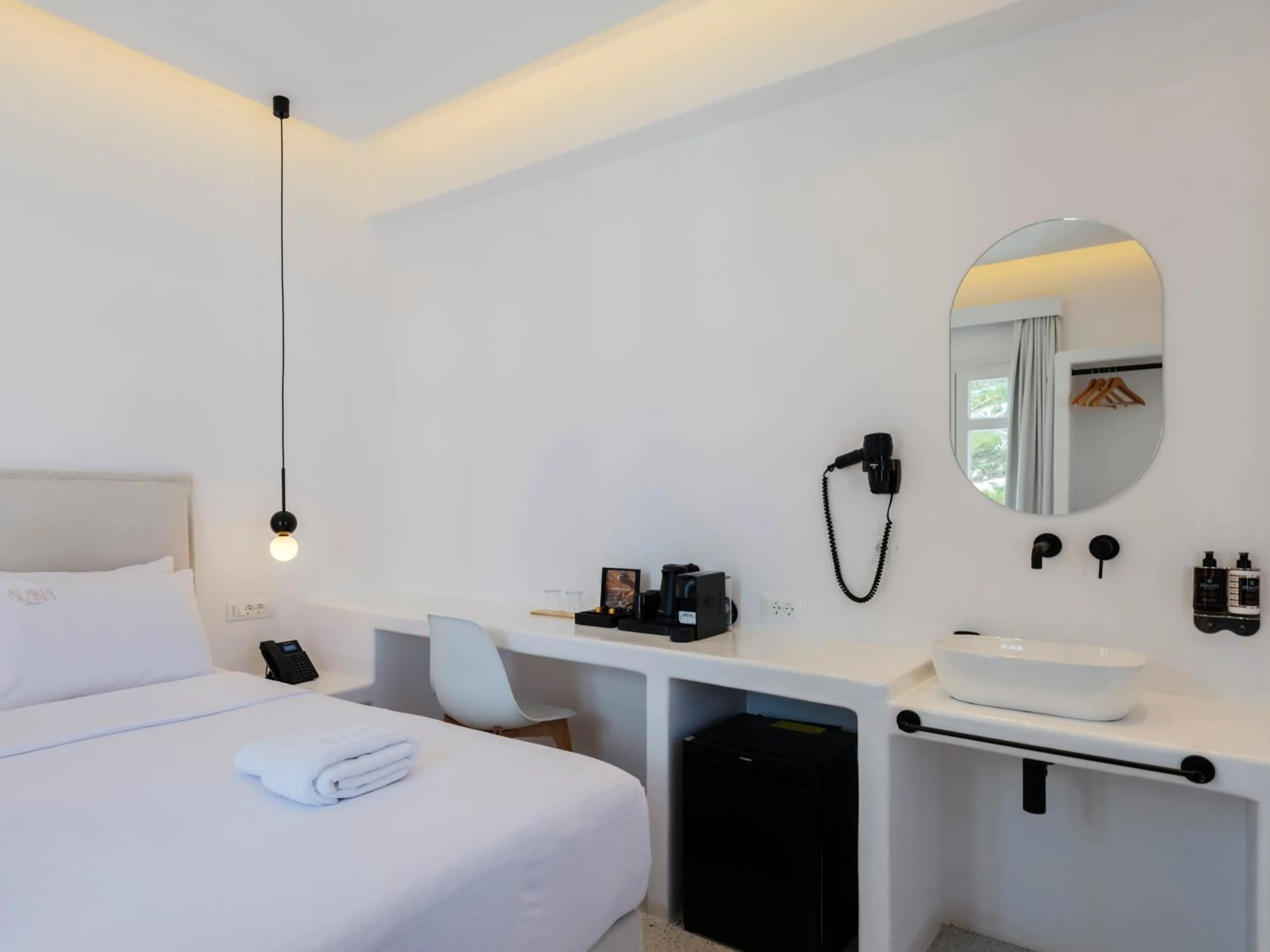 Bedroom, Bed in Alana Mykonos