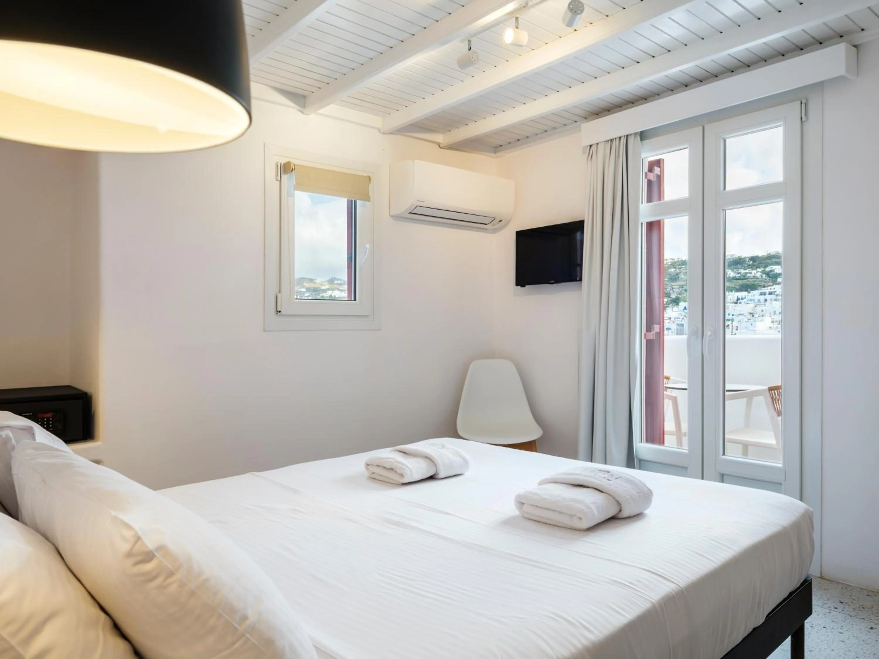 View (from property/room), Bed in Alana Mykonos