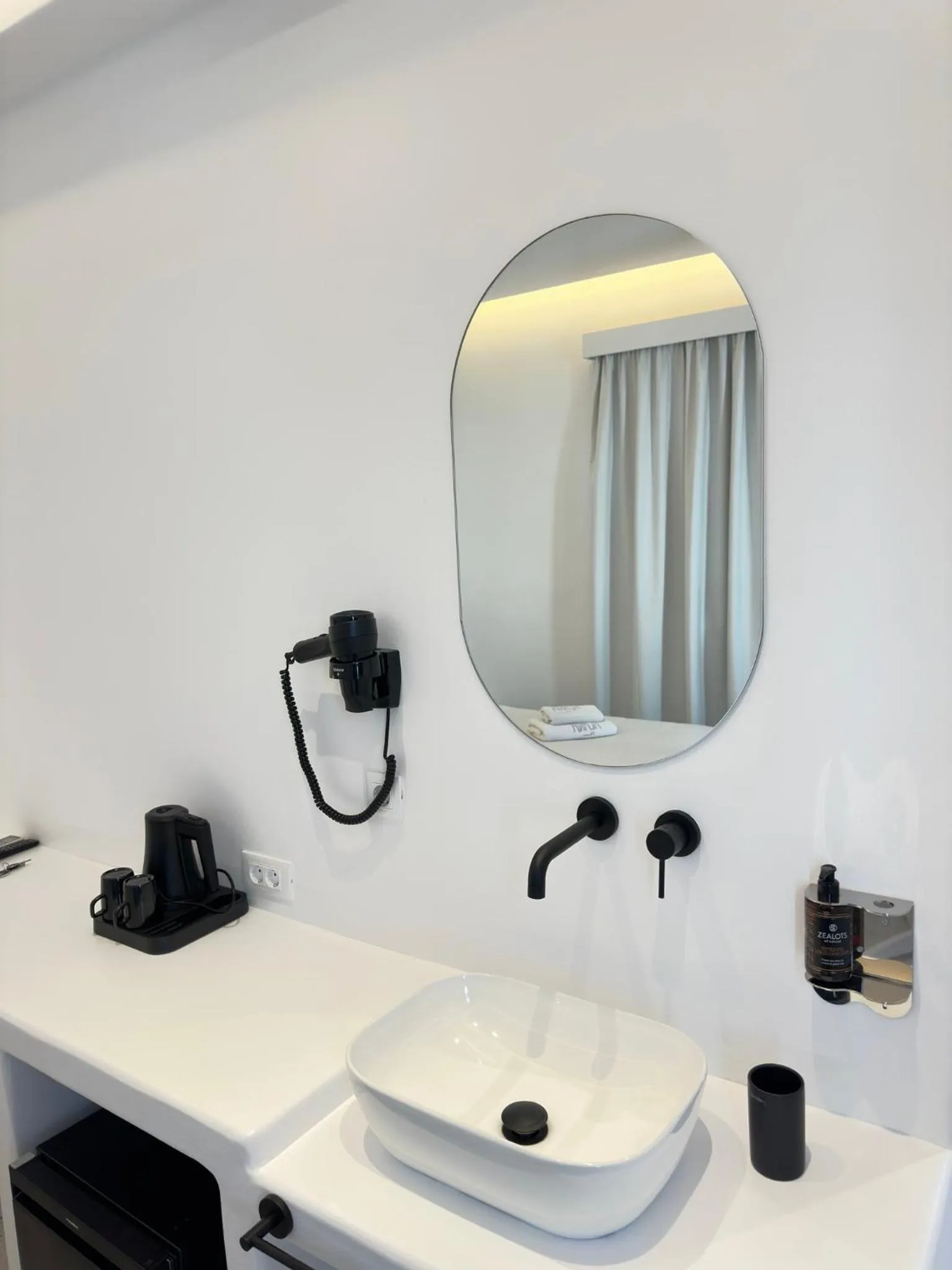 Photo of the whole room in Alana Mykonos