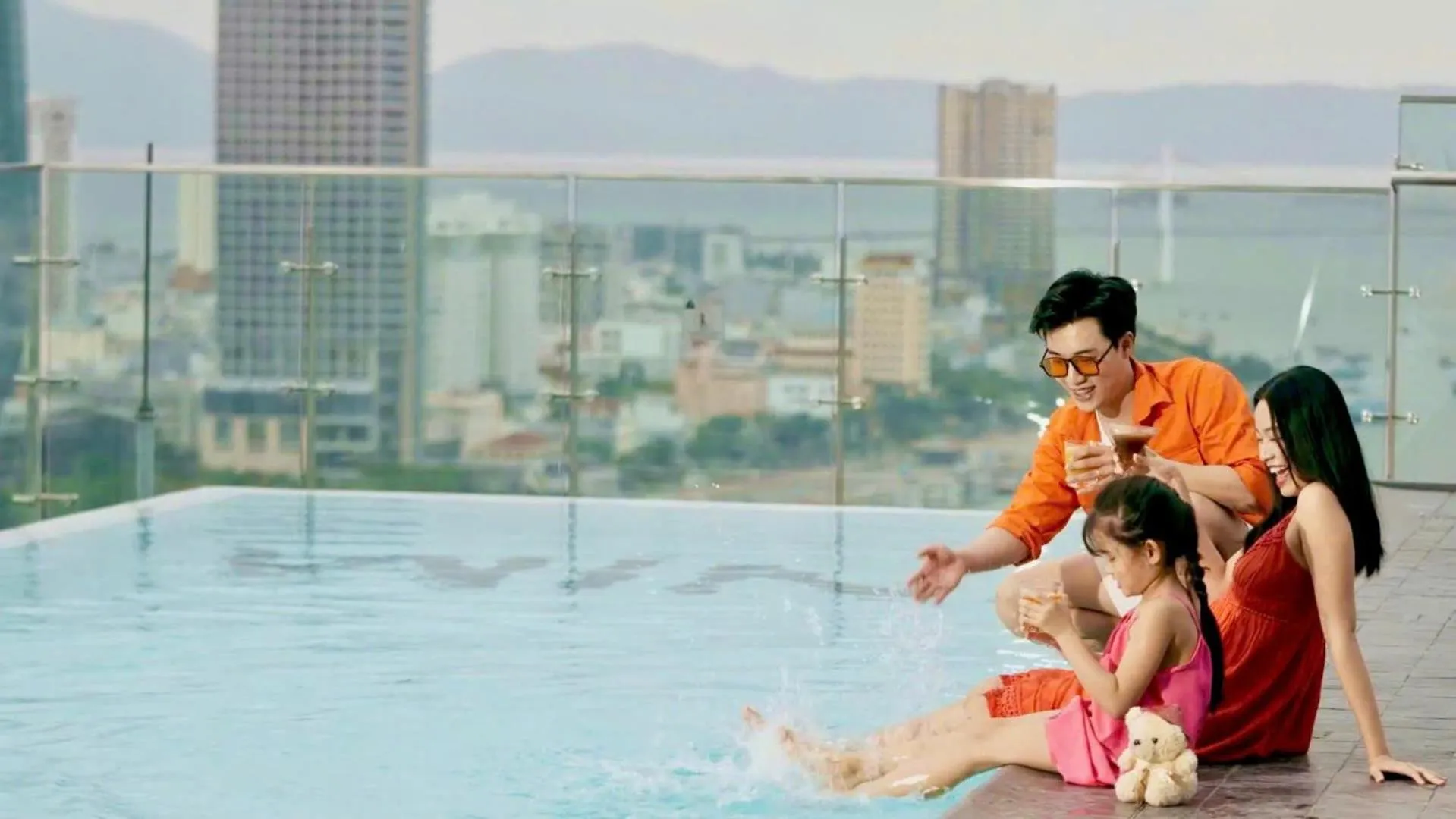 Swimming pool in Wink Hotel Tuy Hoa Beach - 24hrs Stay & Rooftop Pool Bar