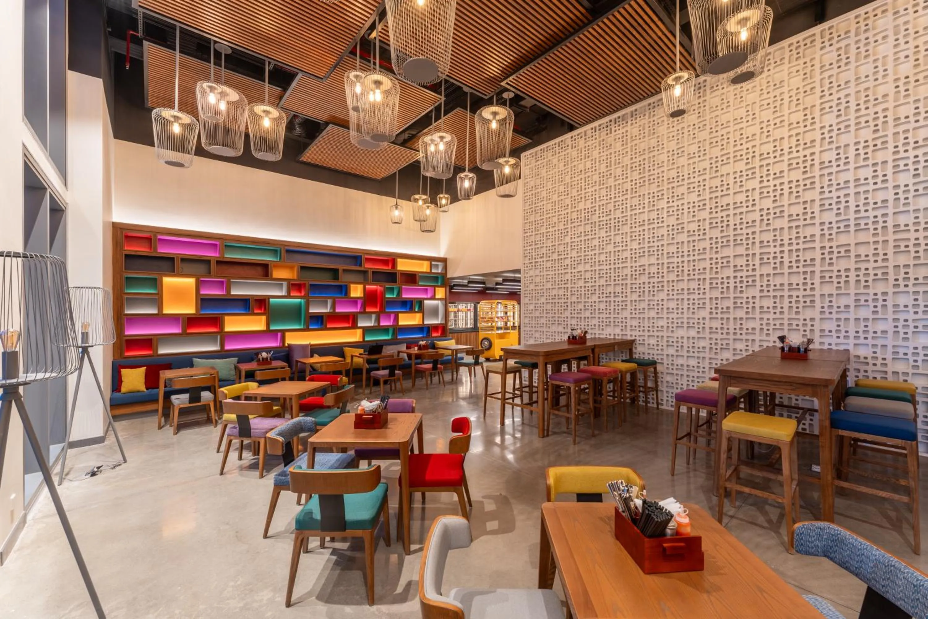 Restaurant/places to eat in Wink Hotel Tuy Hoa Beach - 24hrs Stay & Rooftop Pool Bar