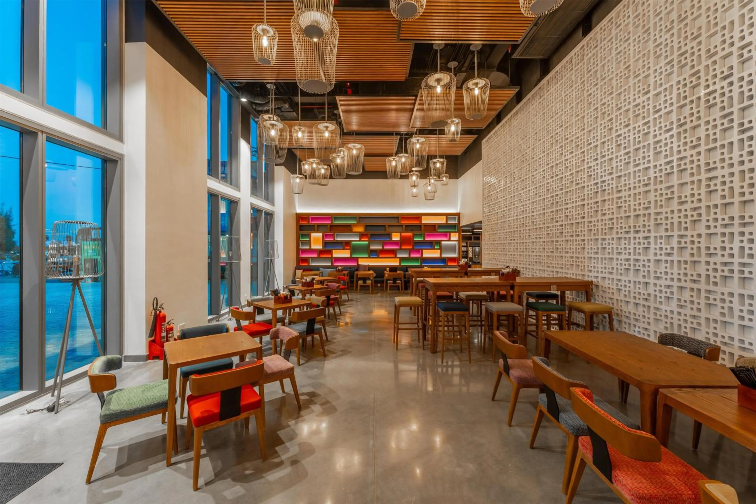 Lounge or bar in Wink Tuy Hoa Beach, Unscripted by Hyatt - 24 Hours stay