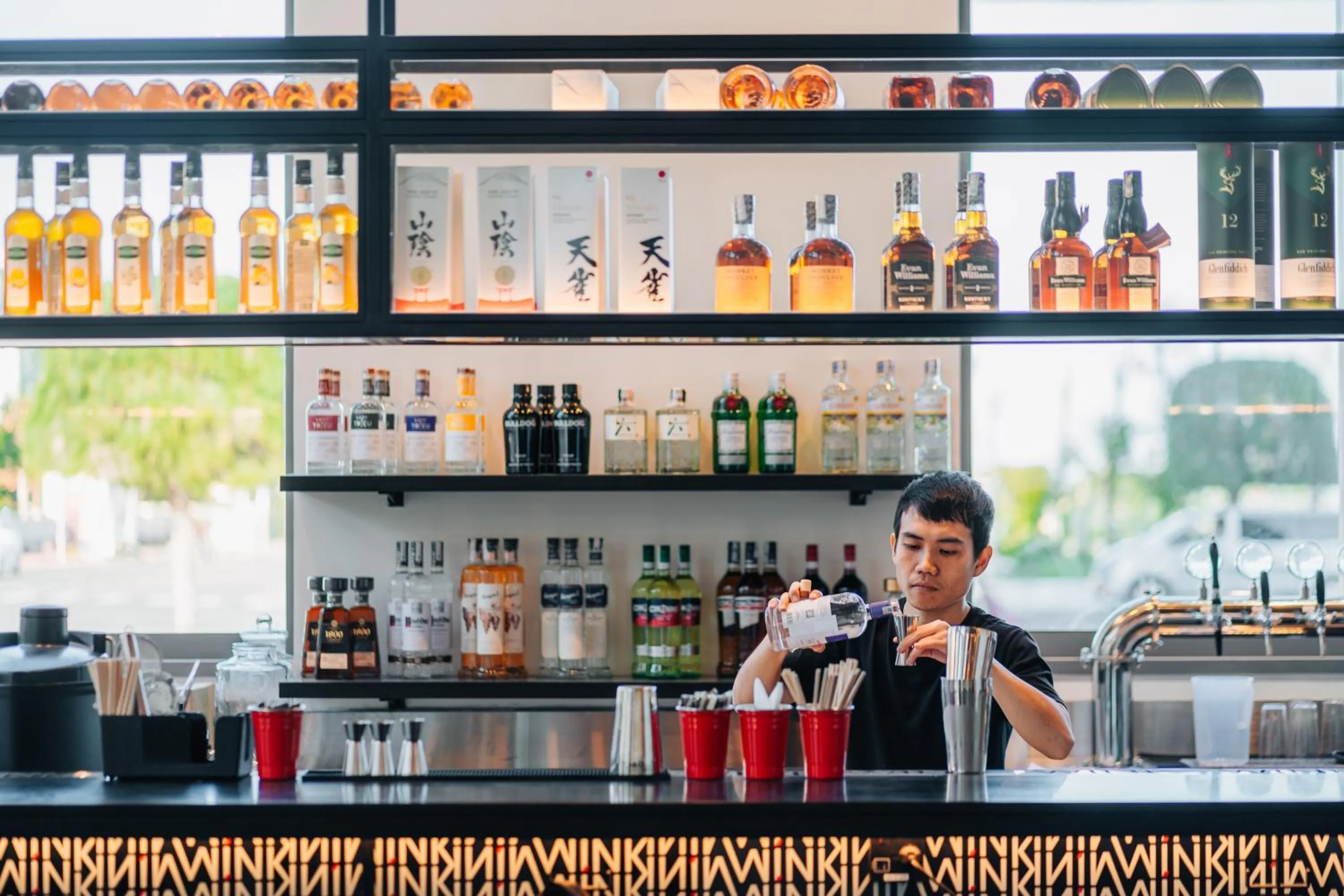 Lounge or bar in Wink Hotel Tuy Hoa Beach - 24hrs Stay & Rooftop Pool Bar