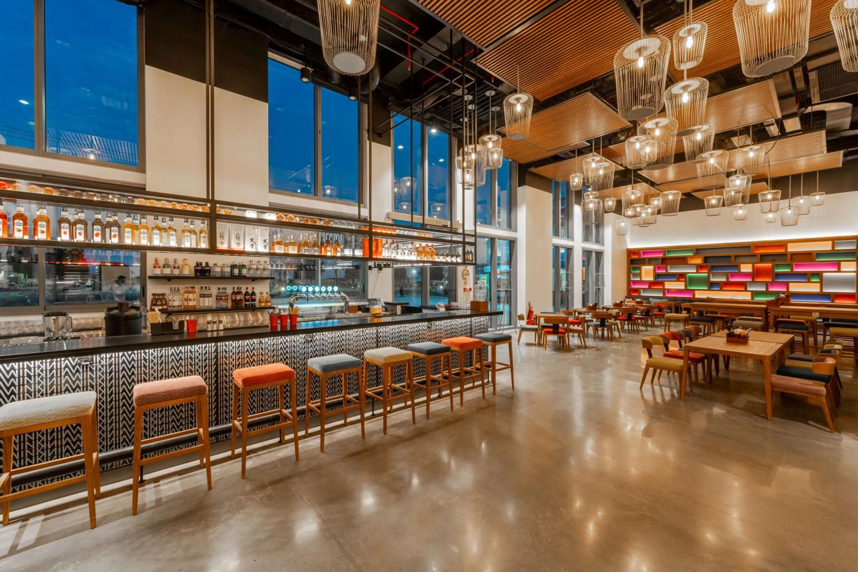 Restaurant/places to eat in Wink Hotel Tuy Hoa Beach - 24hrs Stay & Rooftop Pool Bar