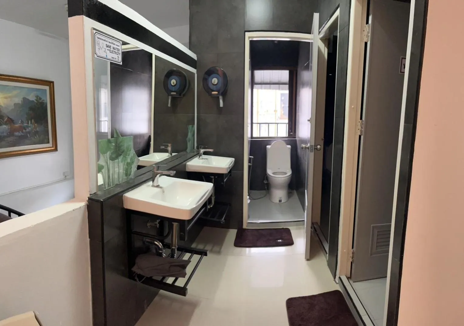 Toilet in DonMueang station hotel