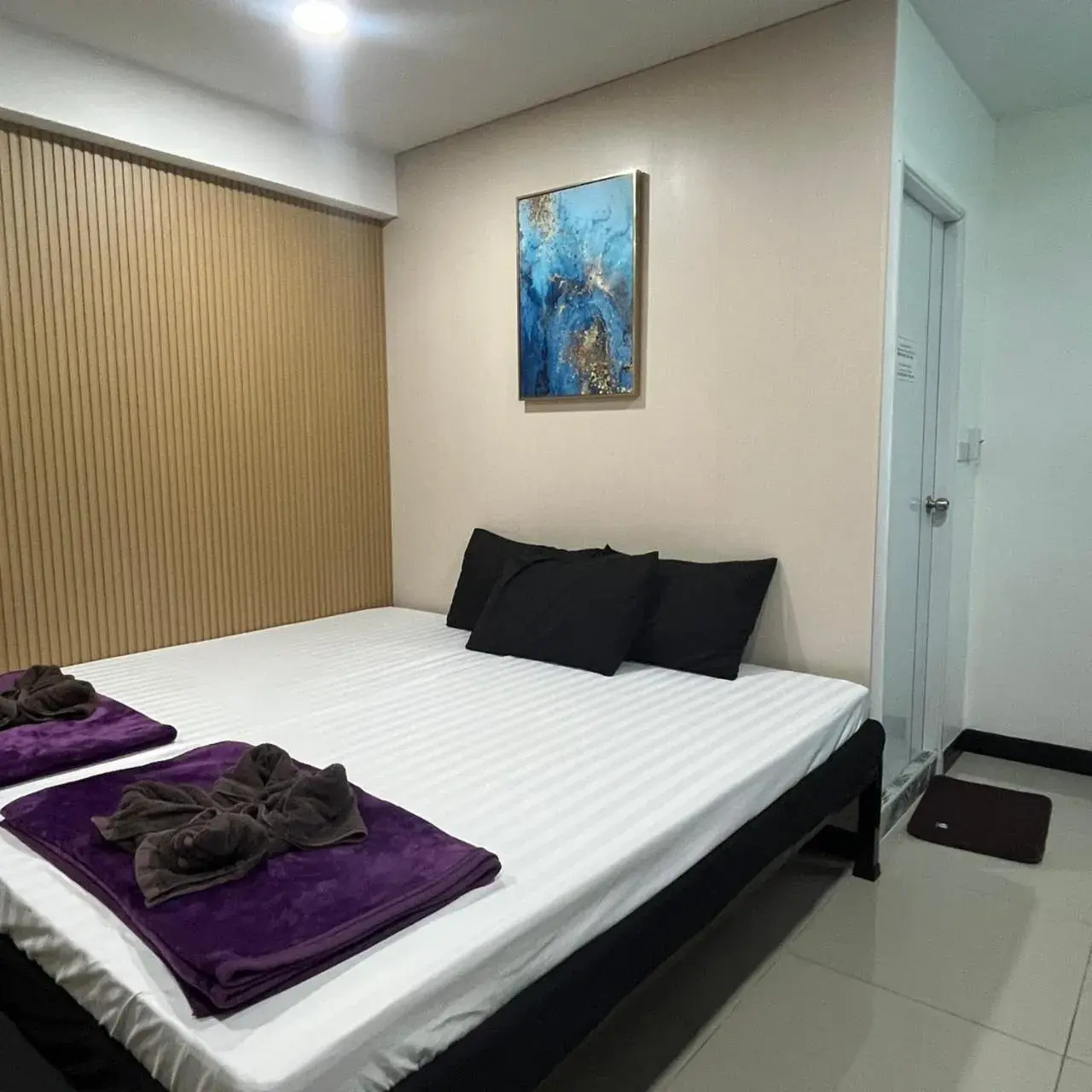 Double Room with Private Bathroom in DonMueang station hotel Double Room with Private Bathroom in DonMueang station hotel