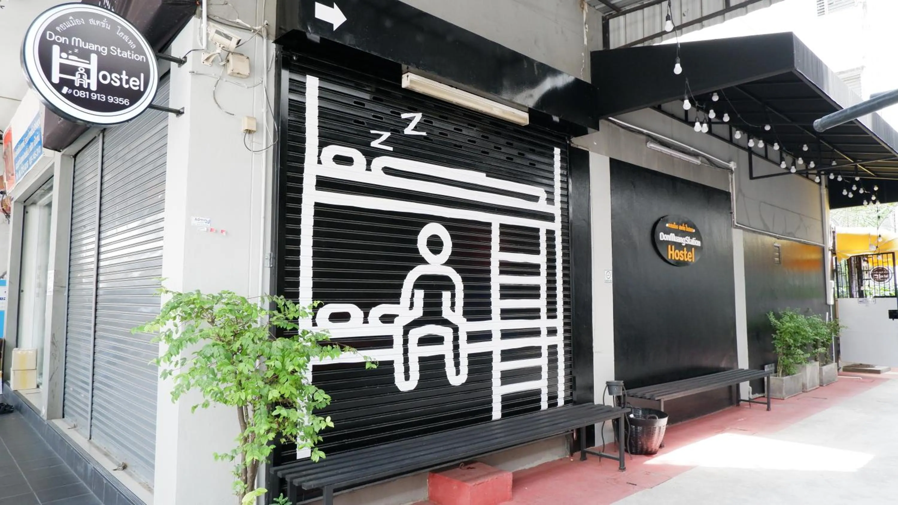 Property logo or sign in DonMueang station hotel