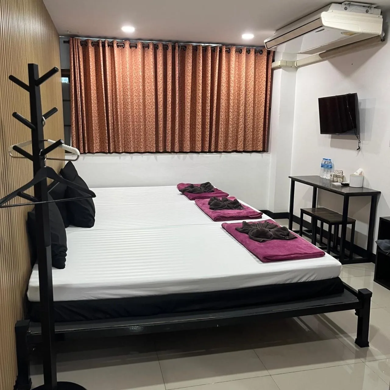 Bed in DonMueang station hotel
