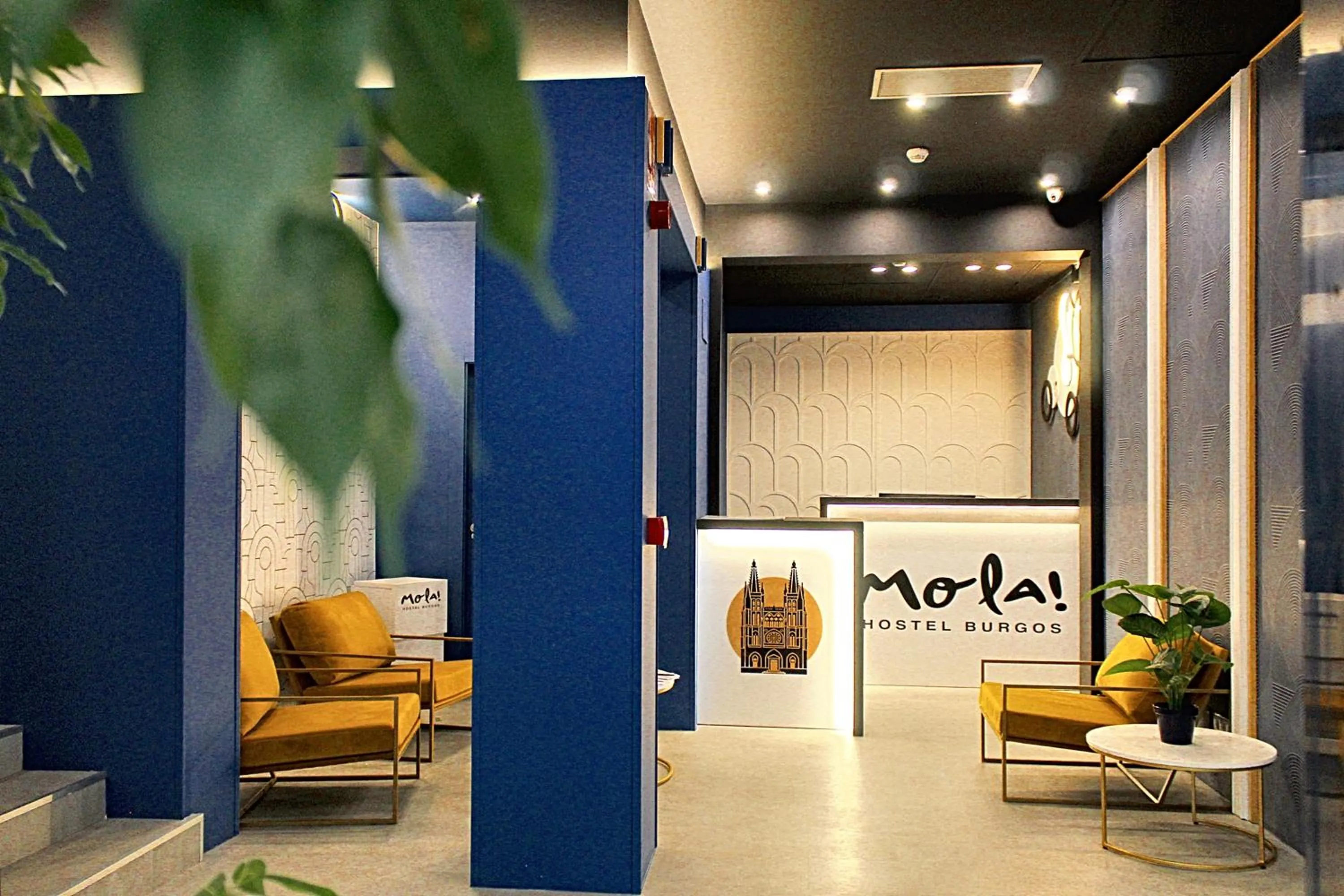 Lobby or reception in Mola! Hostel Burgos