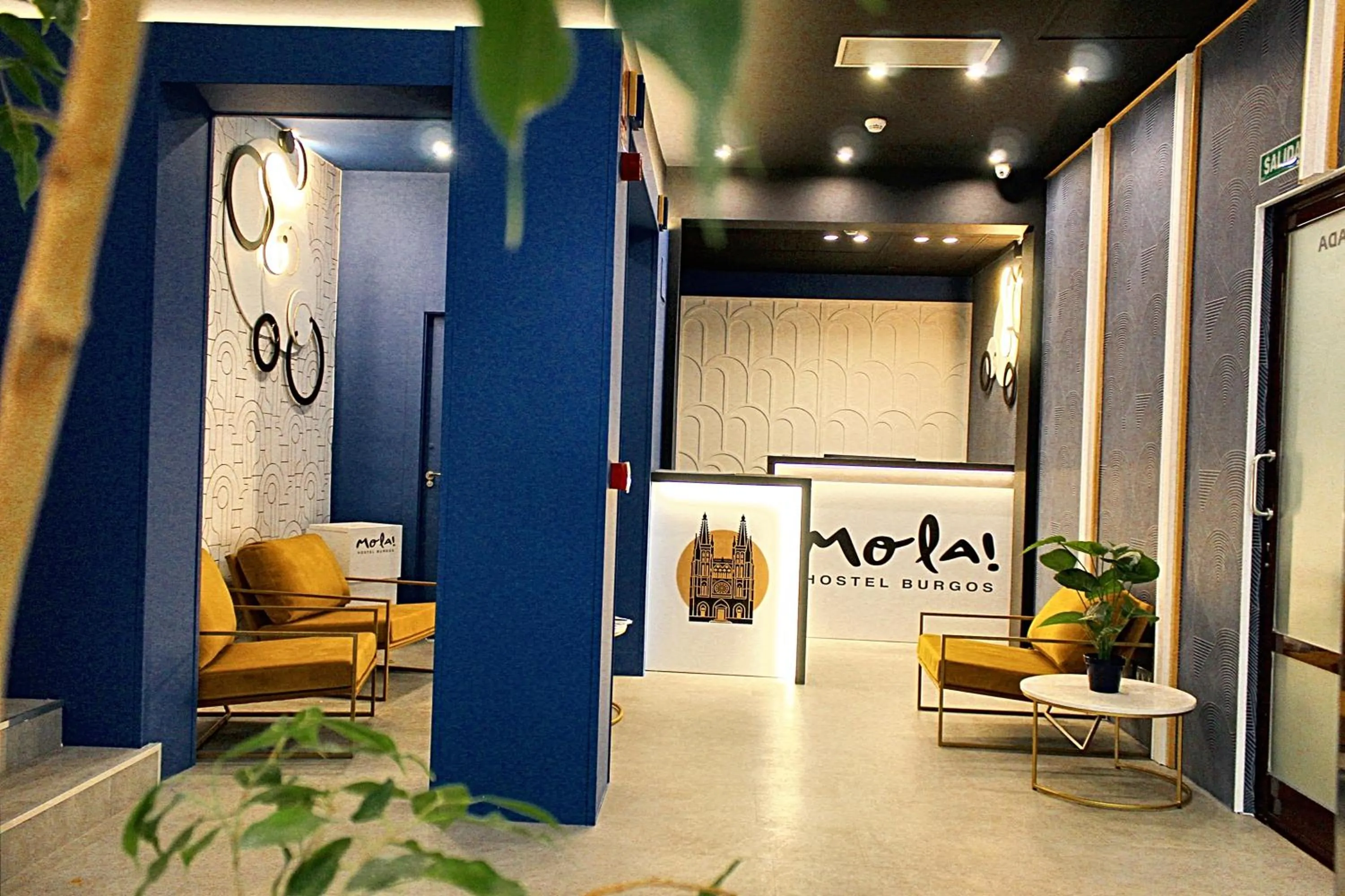 Lobby or reception in Mola! Hostel Burgos