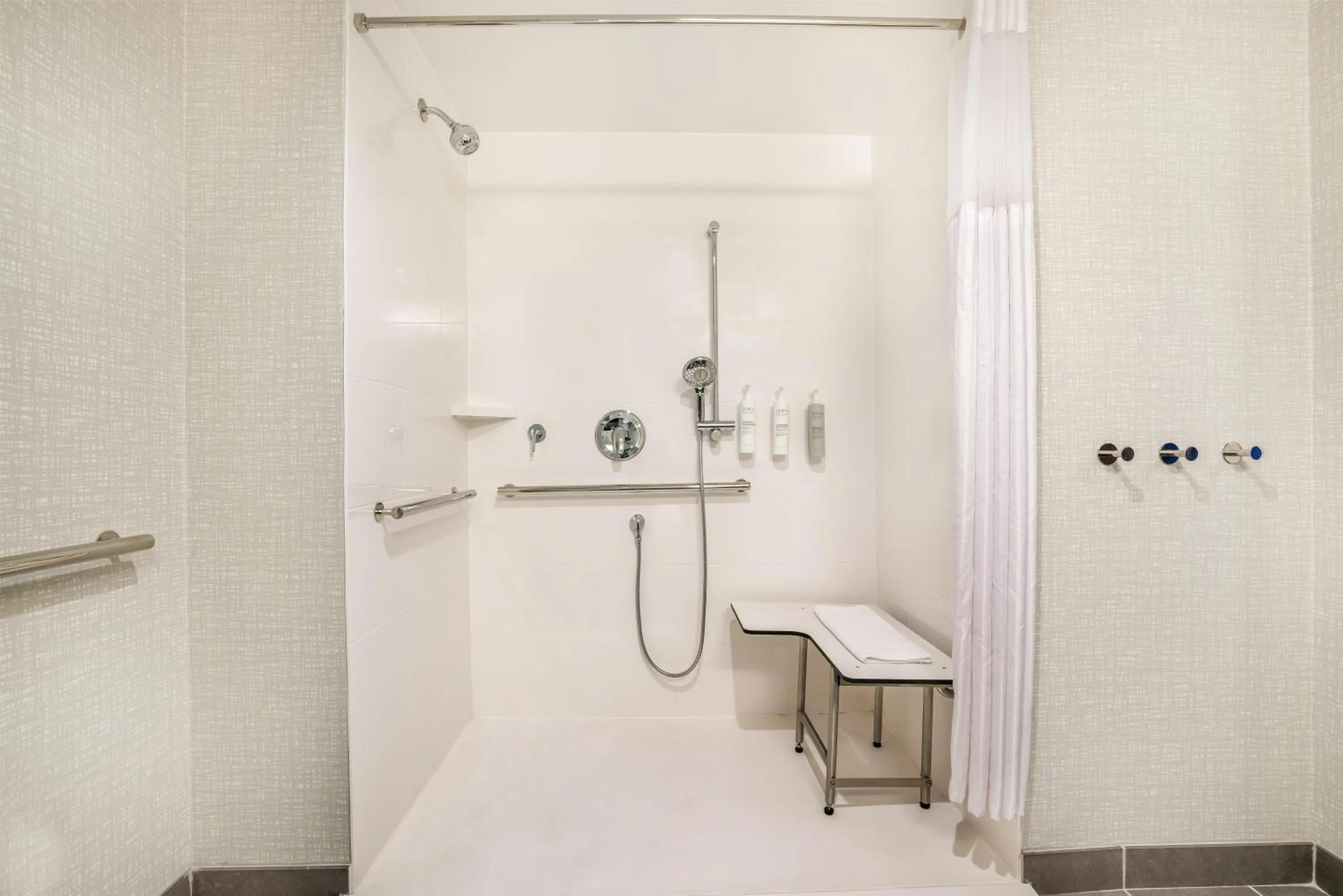 Bathroom in Hampton Inn Fort Myers Downtown