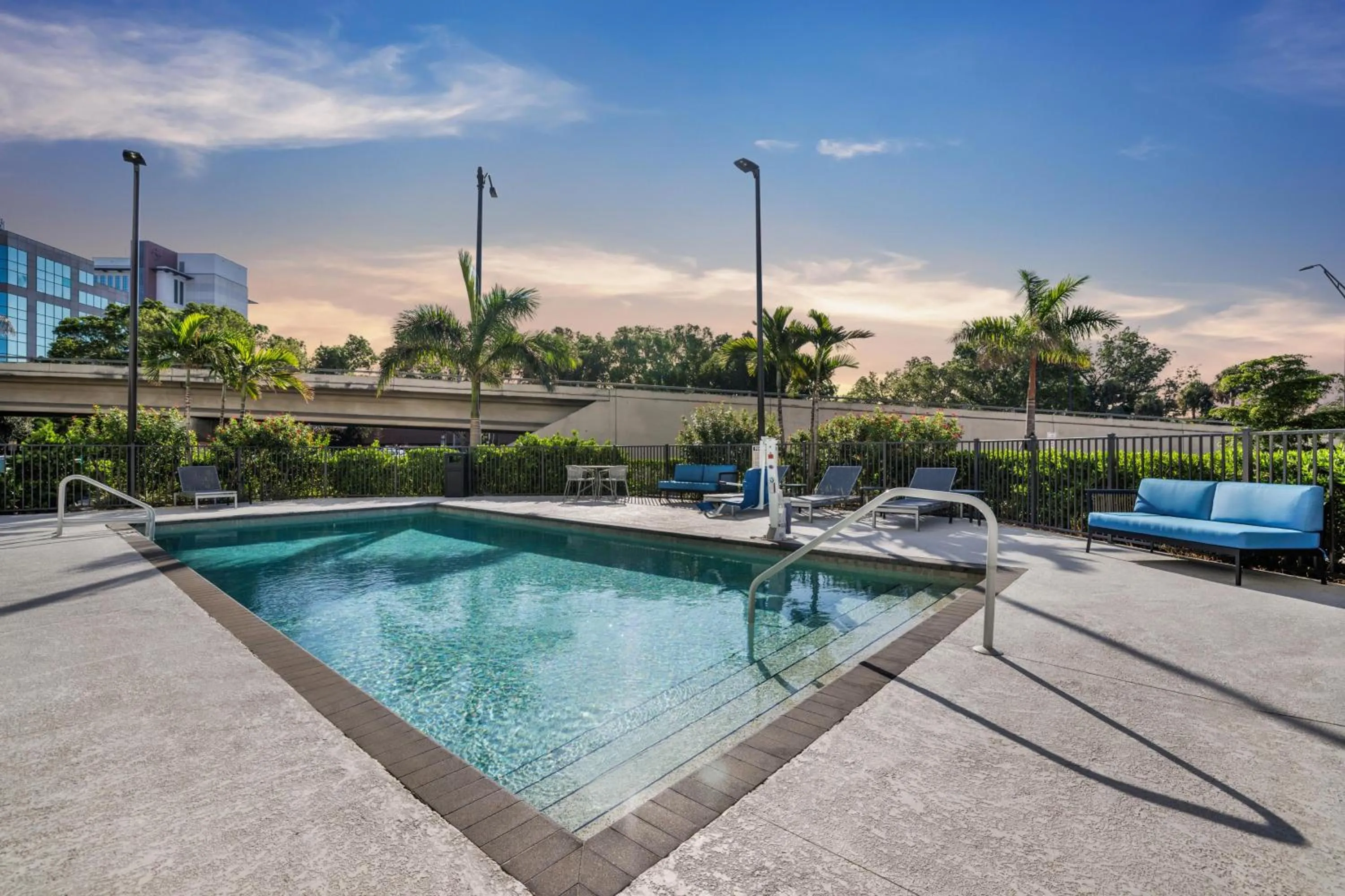 Swimming pool in Hampton Inn Fort Myers Downtown