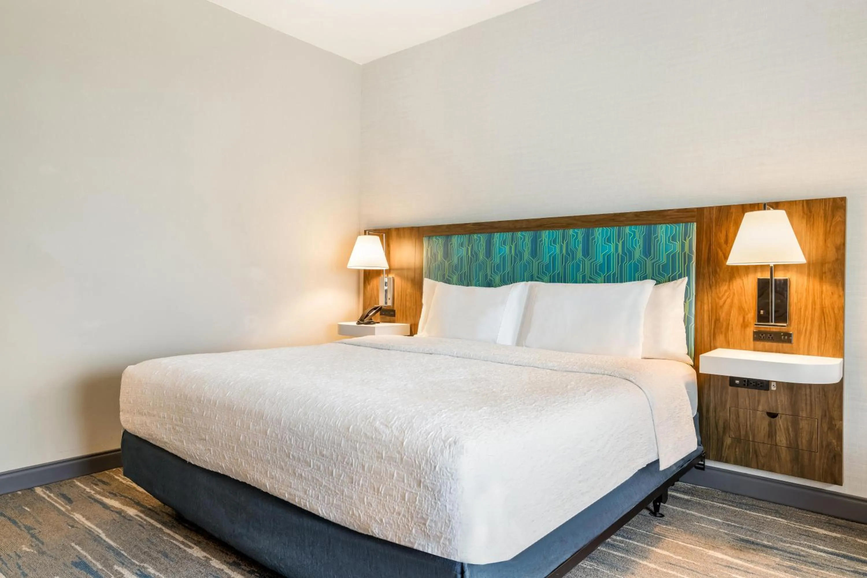 Bed in Hampton Inn Fort Myers Downtown