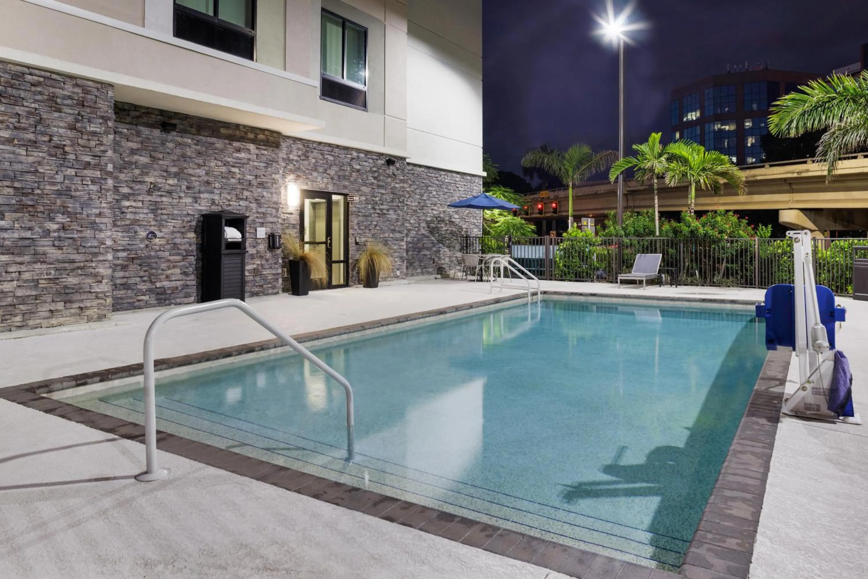 Swimming pool in Hampton Inn Fort Myers Downtown