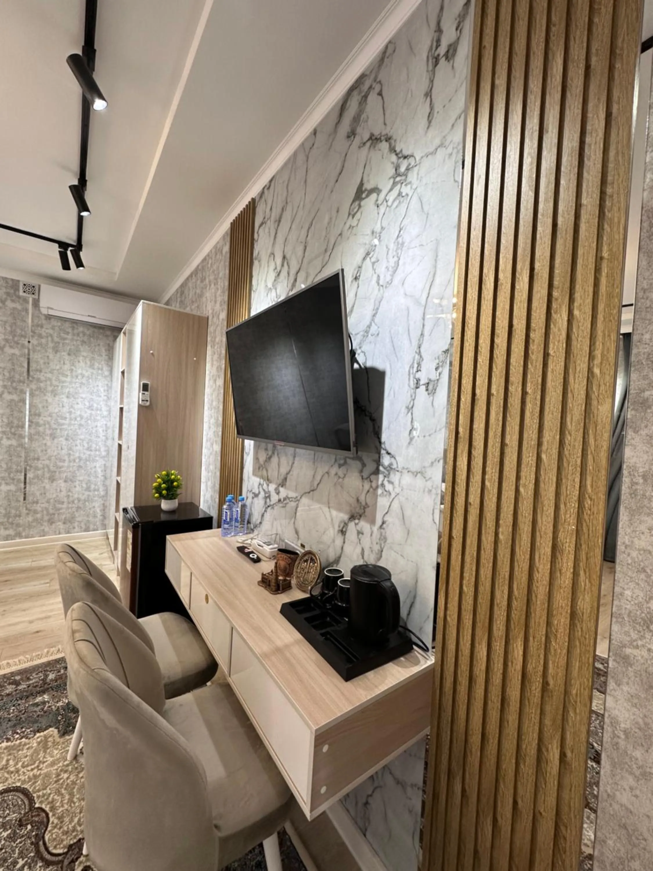 TV and multimedia in New Minor Hotel