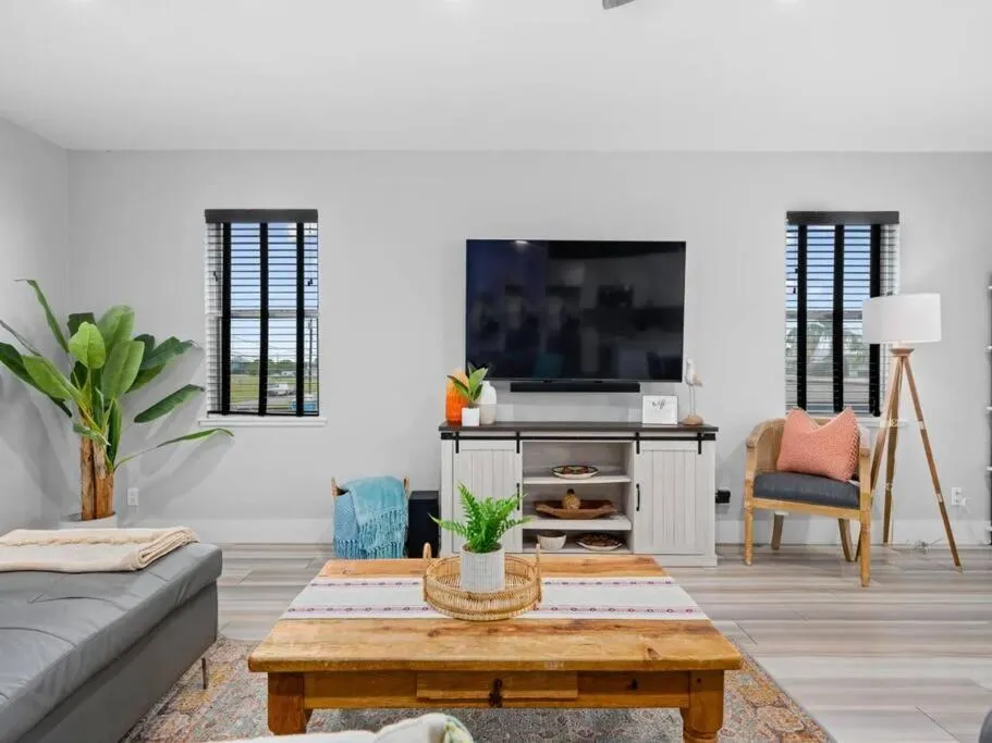 TV and multimedia in Casa Rockport - Waterfront + Pet Friendly