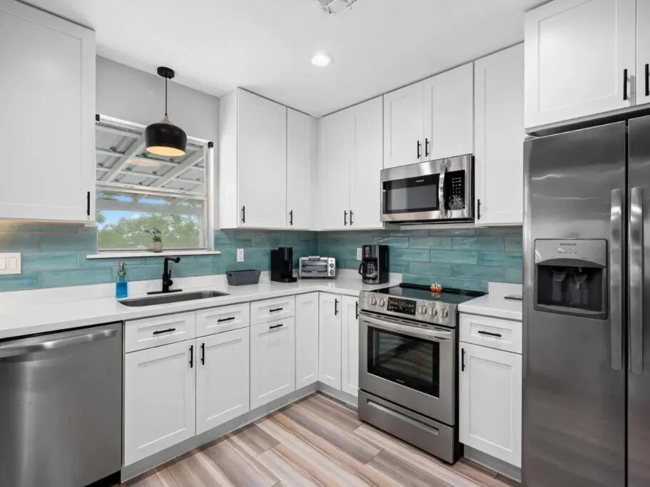 Kitchen or kitchenette in Casa Rockport - Waterfront + Pet Friendly