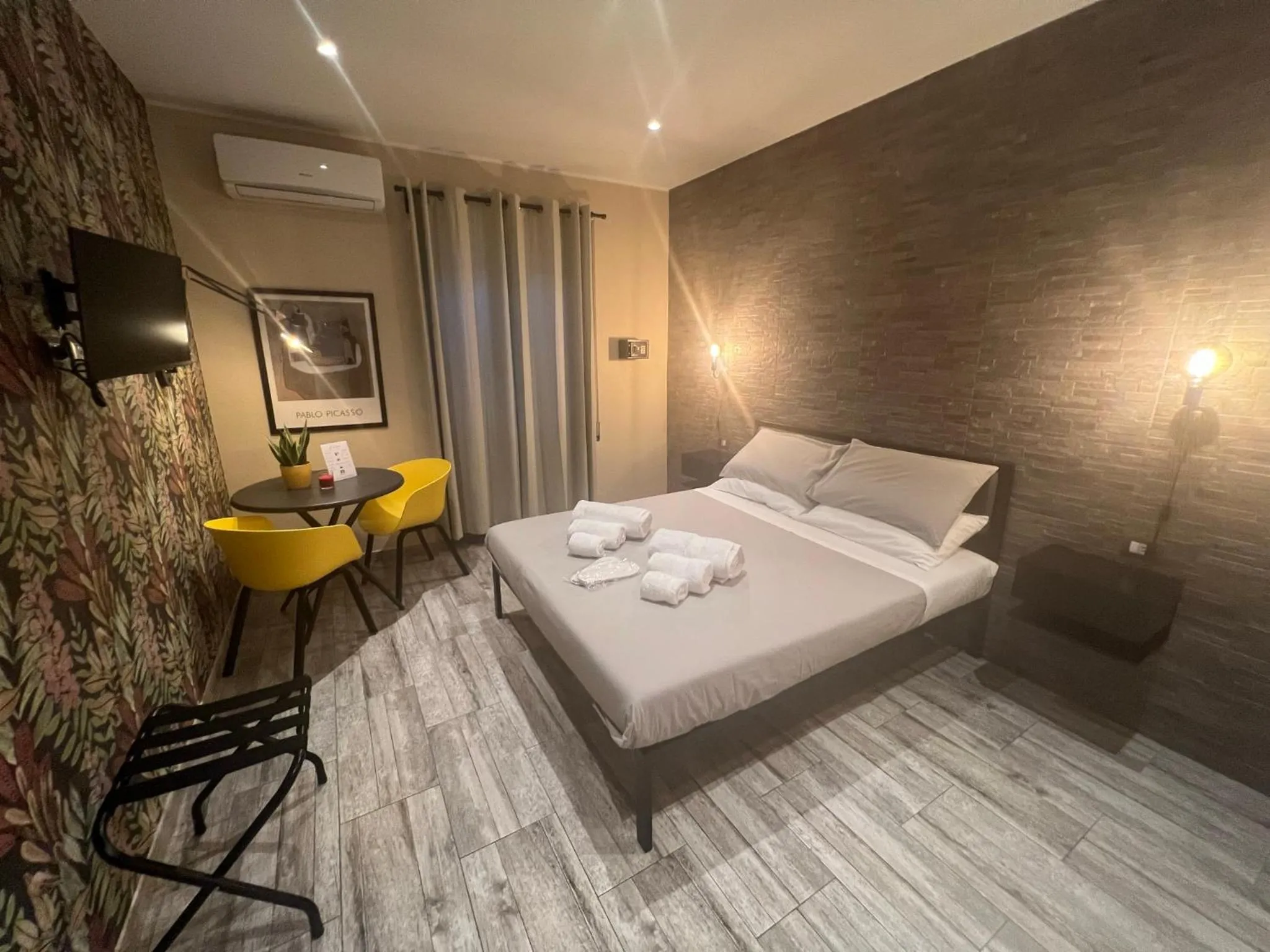 Photo of the whole room, Bed in Kalasó Design Guest House - Rome Airport