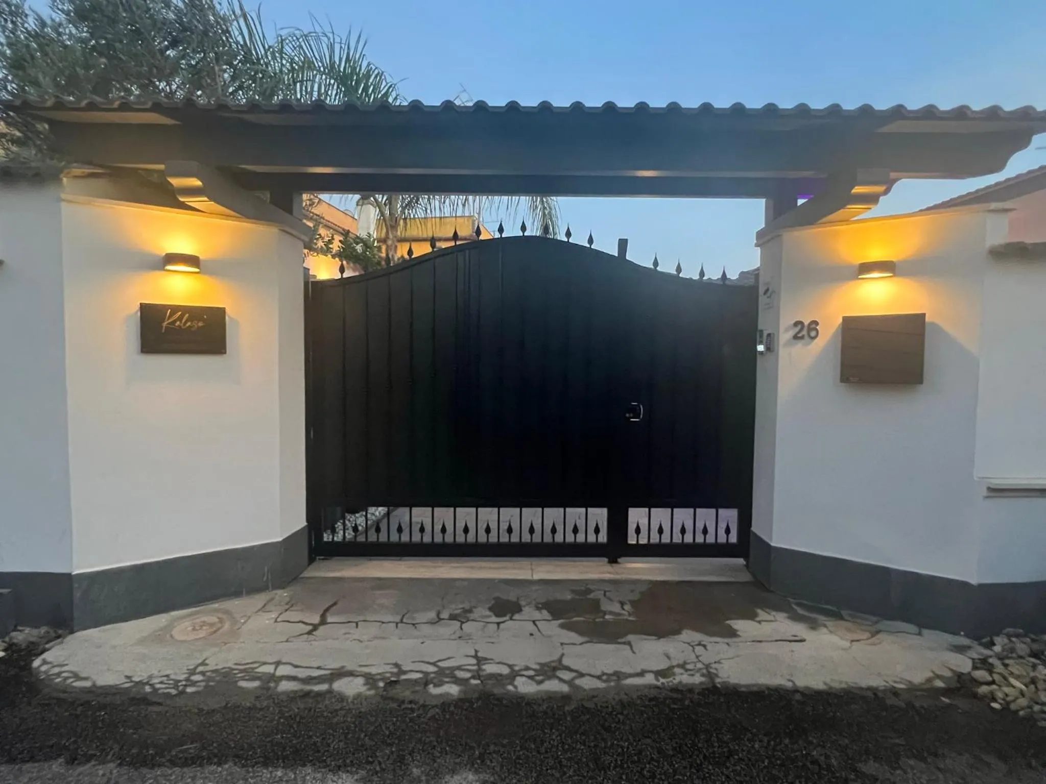 Property building in Kalasó Design Guest House - Rome Airport