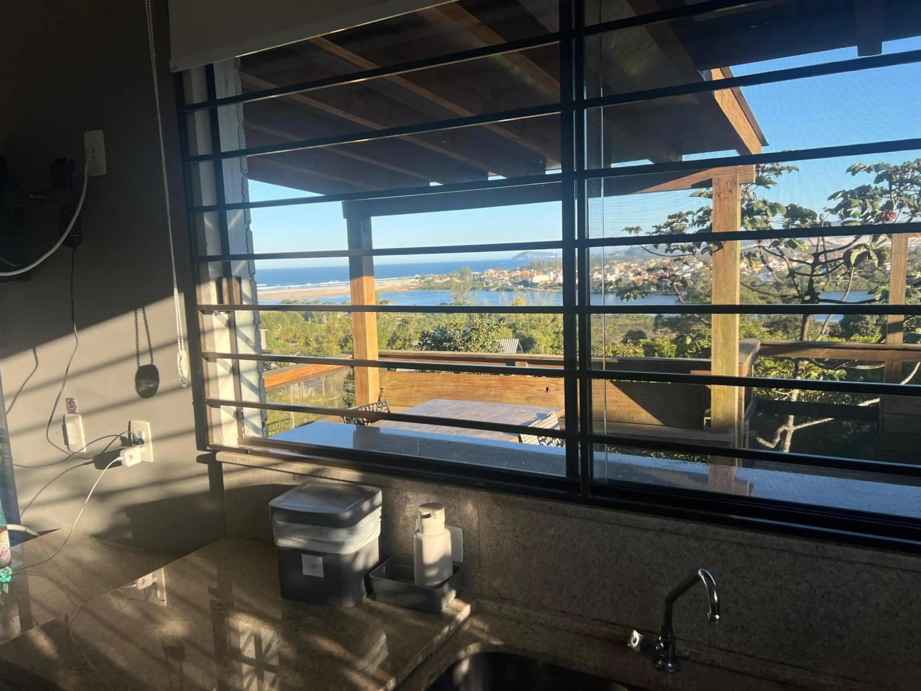 kitchen in Chalés e Bangalôs Ibiraquera