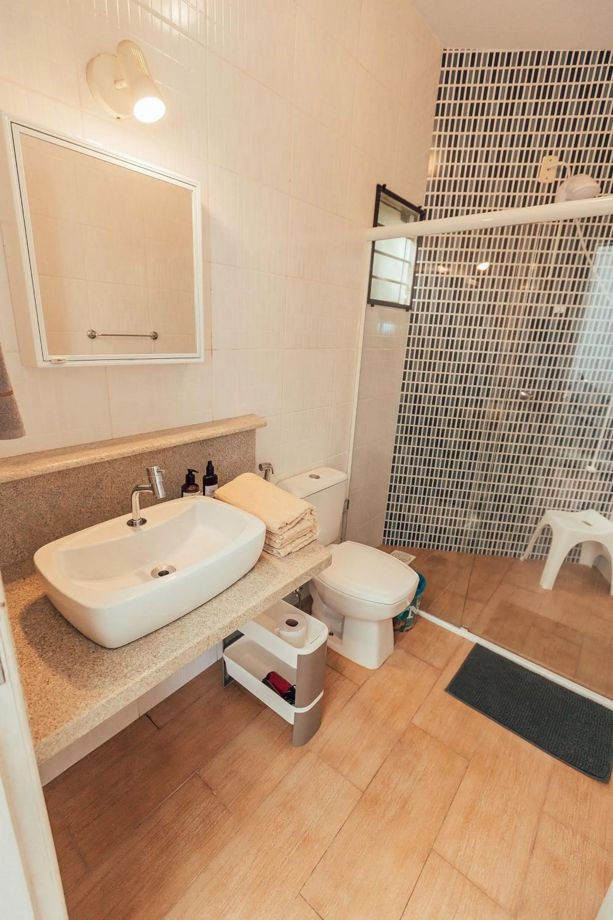 Toilet in Chalés e Bangalôs Ibiraquera