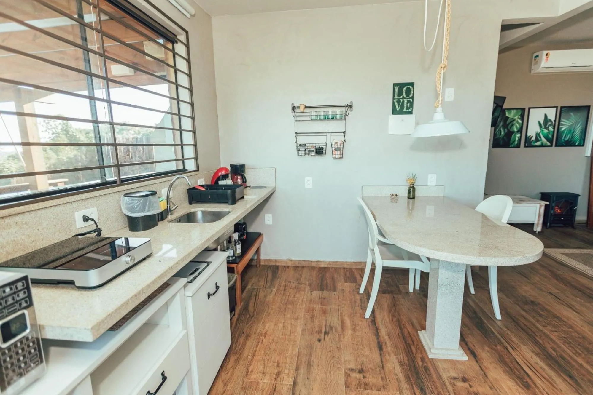 Kitchen or kitchenette in Chalés e Bangalôs Ibiraquera